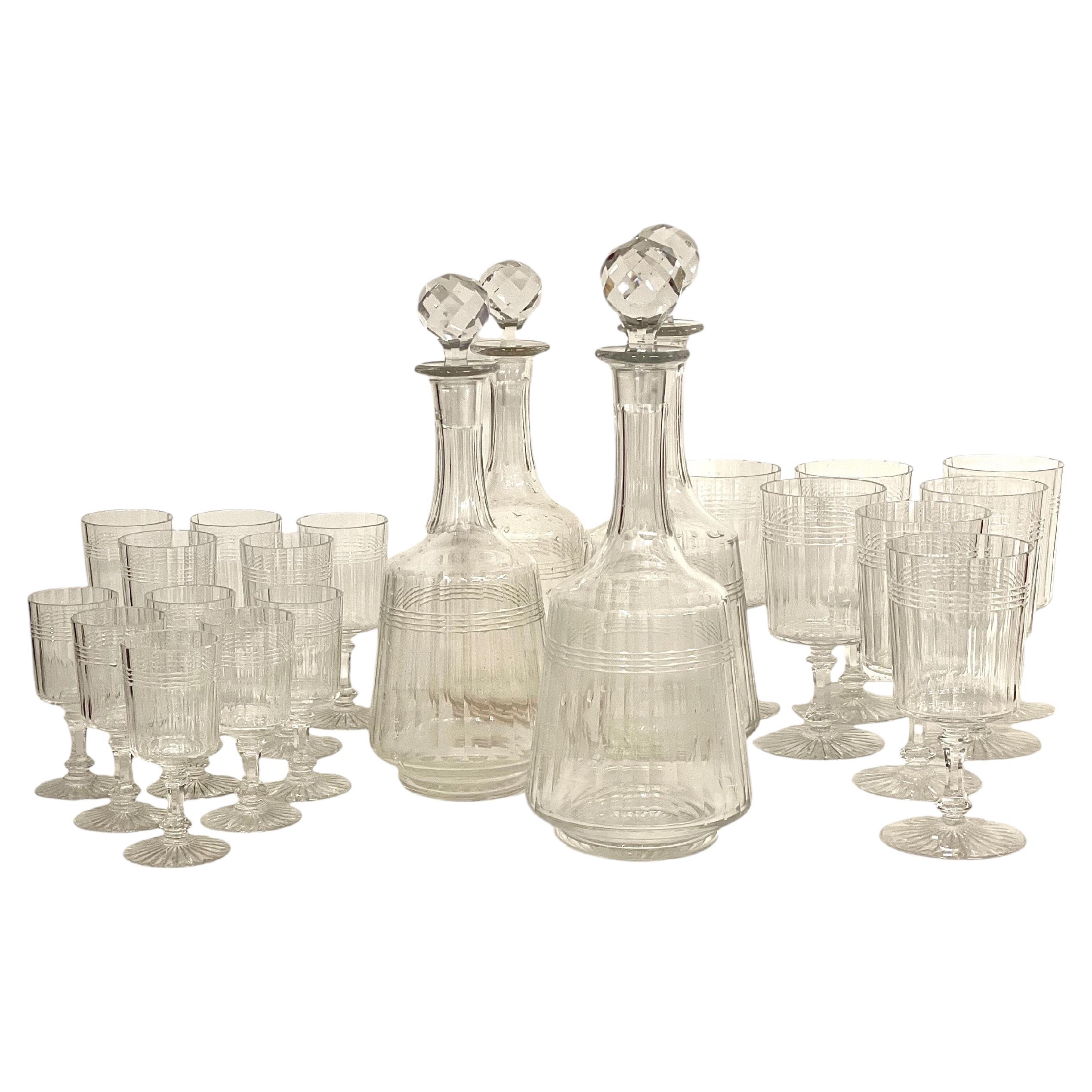 Set di 18 bicchieri e 4 decanter in cristallo francese, XIX secolo