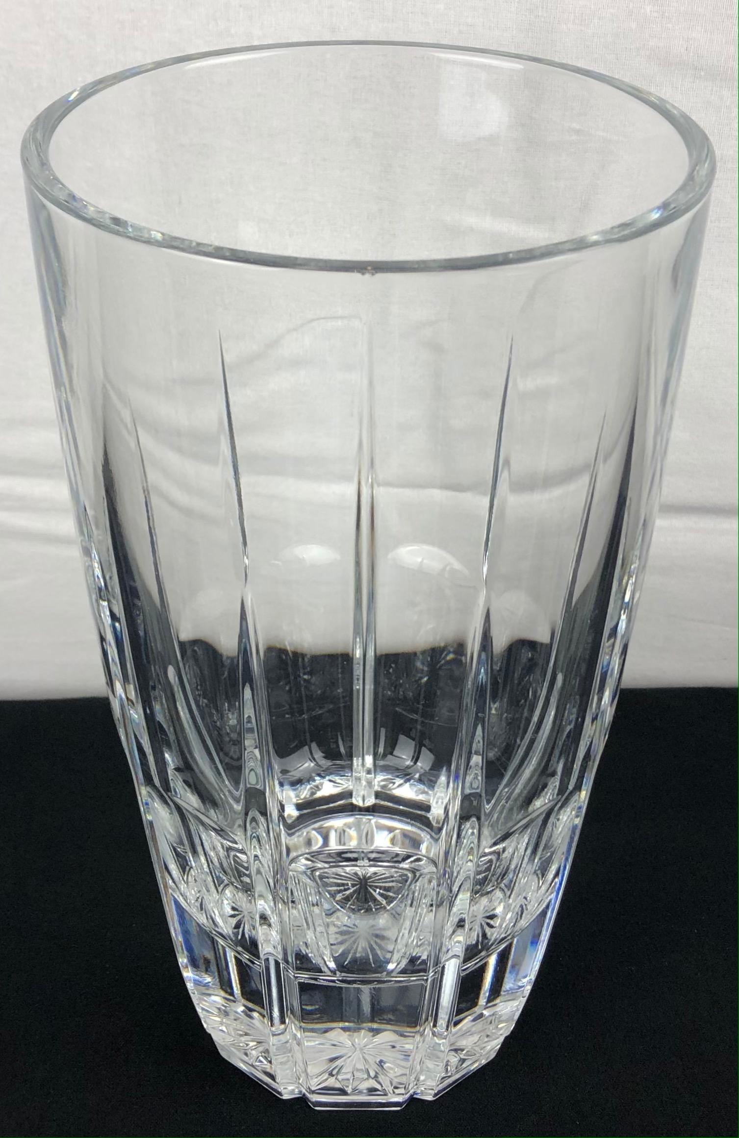 Vase aus handgeschliffenem Kristall von Reims, zeitgenössisches Design (Französisch) im Angebot