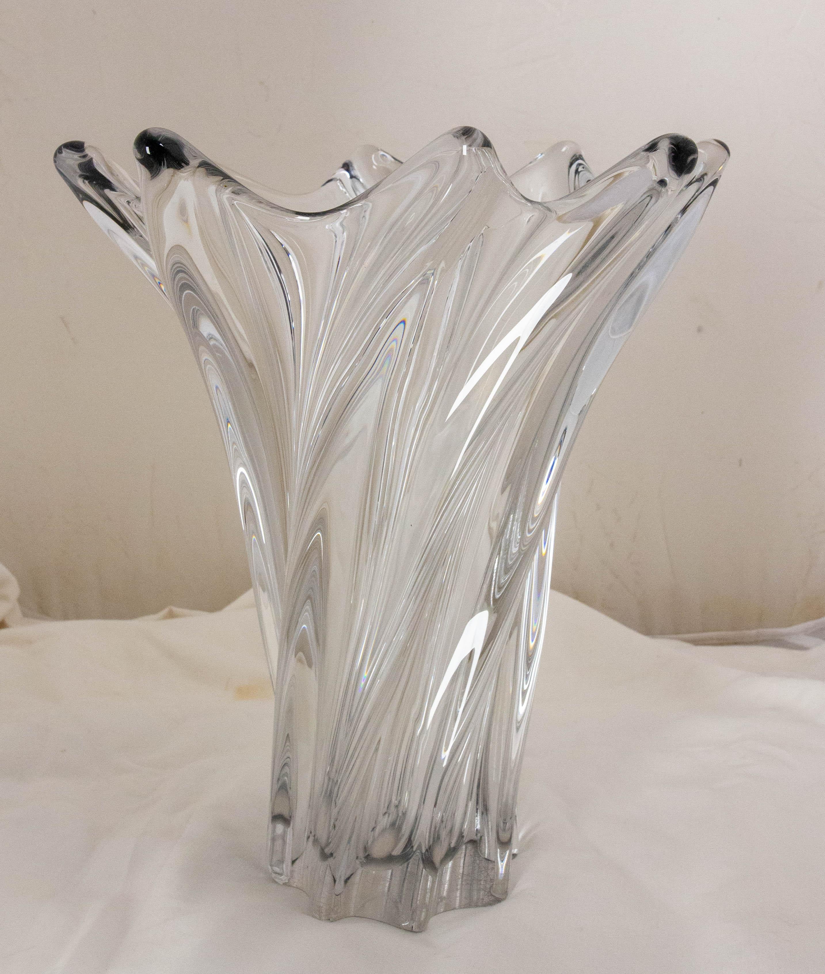 Crystal vase circa 1960, France.
from Vianne manufactures in the South-West of France.
Signed.
Please note that the quality and shape of the crystal give the impression that some parts of the collar are black. This is simply the result of the play