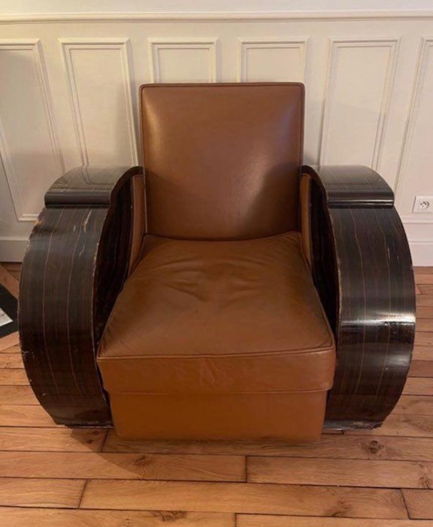 French Cubic Art Déco Armchair - Clubchair Macassar Wood Veneer - Leather 1930s


Fantastic Art Déco club chair in a strong cubistc shape. 
Solid Mahogany wood veneered with Macassar veneered and covered with leather.
Large pulls, round armrests and