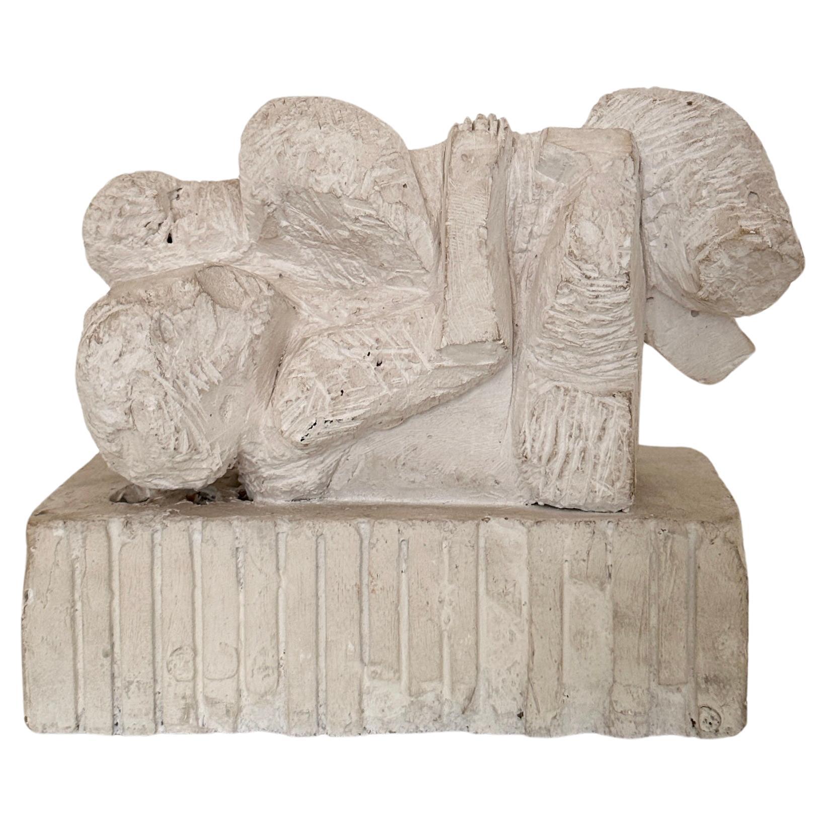 Escultura cubista francesa de escayola de una pareja de enamorados, hacia 1960