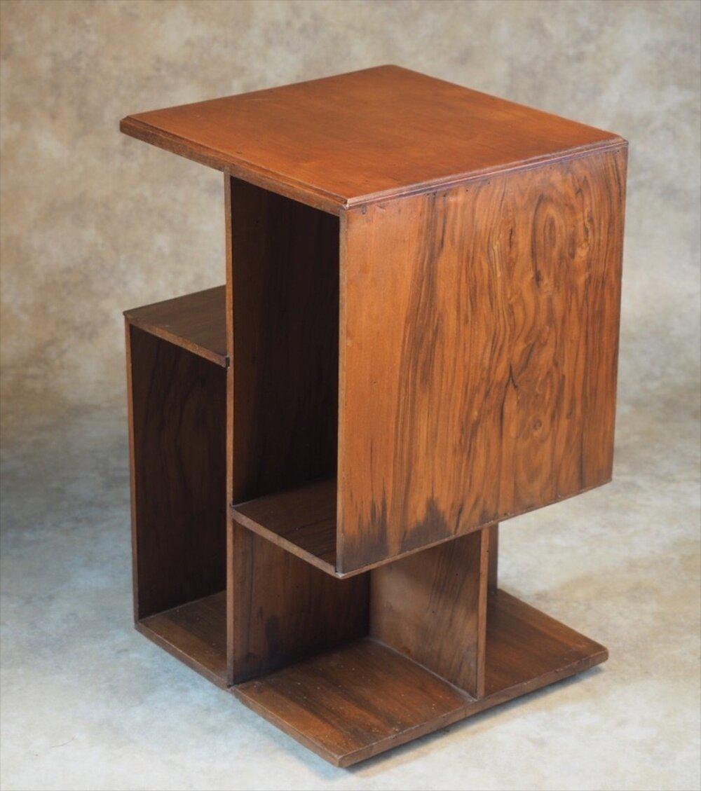 French Modernist Art Deco Cubist side table in French Walnut, circa 1930. 

Measures: 15.5” deep x 15.75” wide x 25.5” high. 

Unrestored in the photographs.