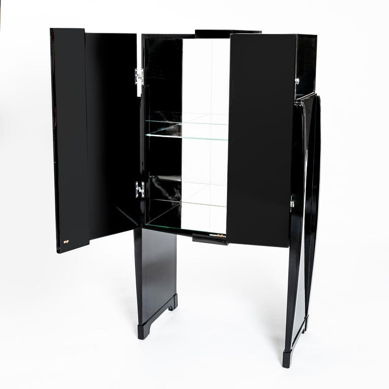 French Cubistic Art Deco Bar Cabinet Black High-Gloss Finish from the 1930s For Sale 4