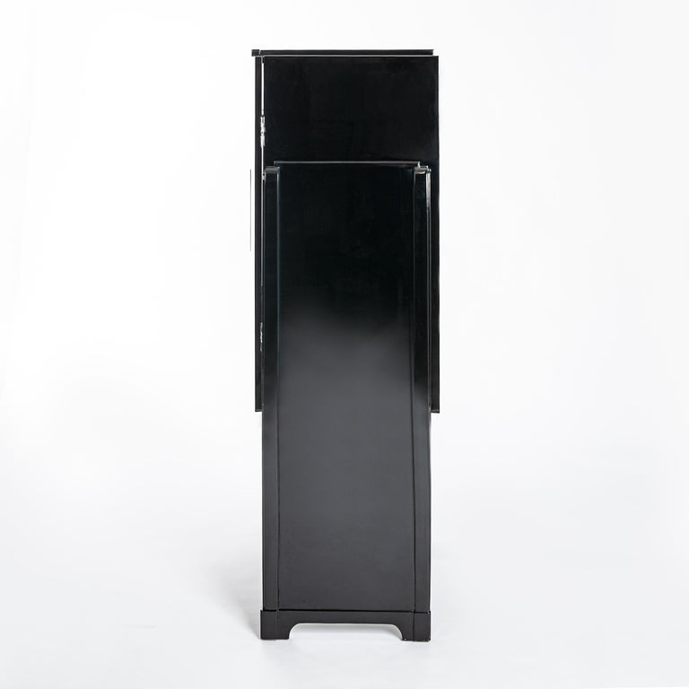 French Cubistic Art Deco Bar Cabinet Black High-Gloss Finish from the 1930s In Good Condition For Sale In Salzburg, AT