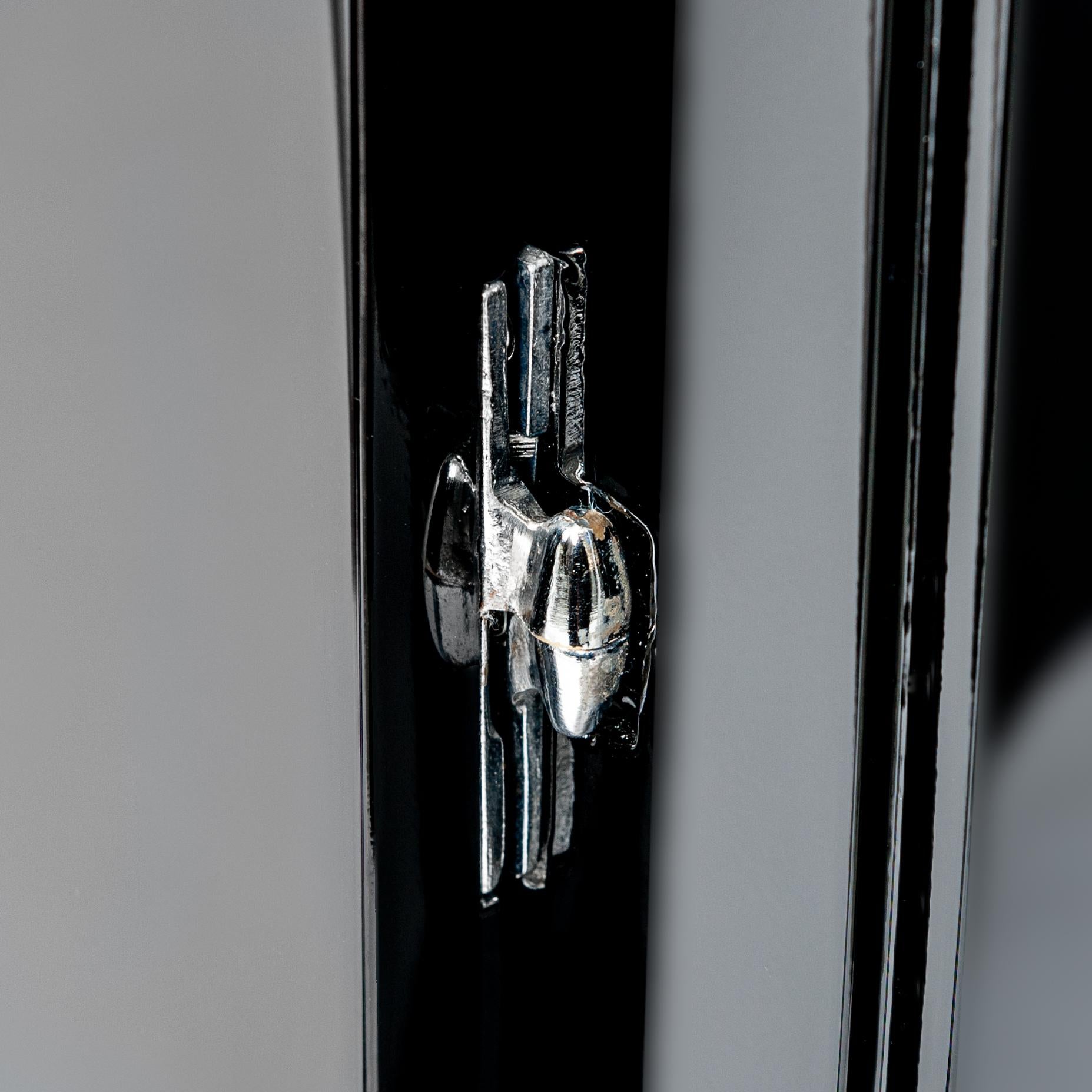 Armoire de bar Art déco cubique française finition brillante noire des années 1930 en vente 2