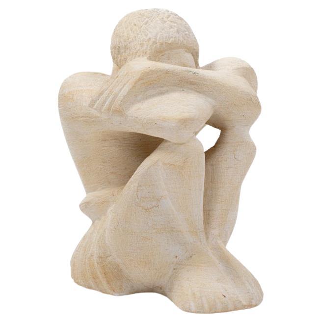 Französische kubistisch geformte figurative Art Déco Skulptur aus Sandstein signiert ML GORDEE im Angebot