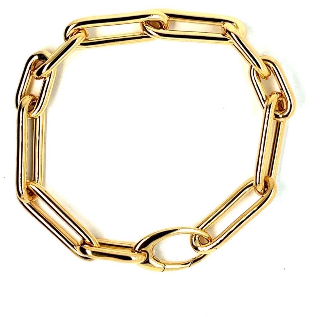 Découvrez ce magnifique bracelet à maillons fins en or jaune 18 carats, un bijou à l'élégance intemporelle qui apportera une touche de sophistication à votre style. Réalisé avec soin et savoir-faire, ce bracelet est conçu pour être porté au