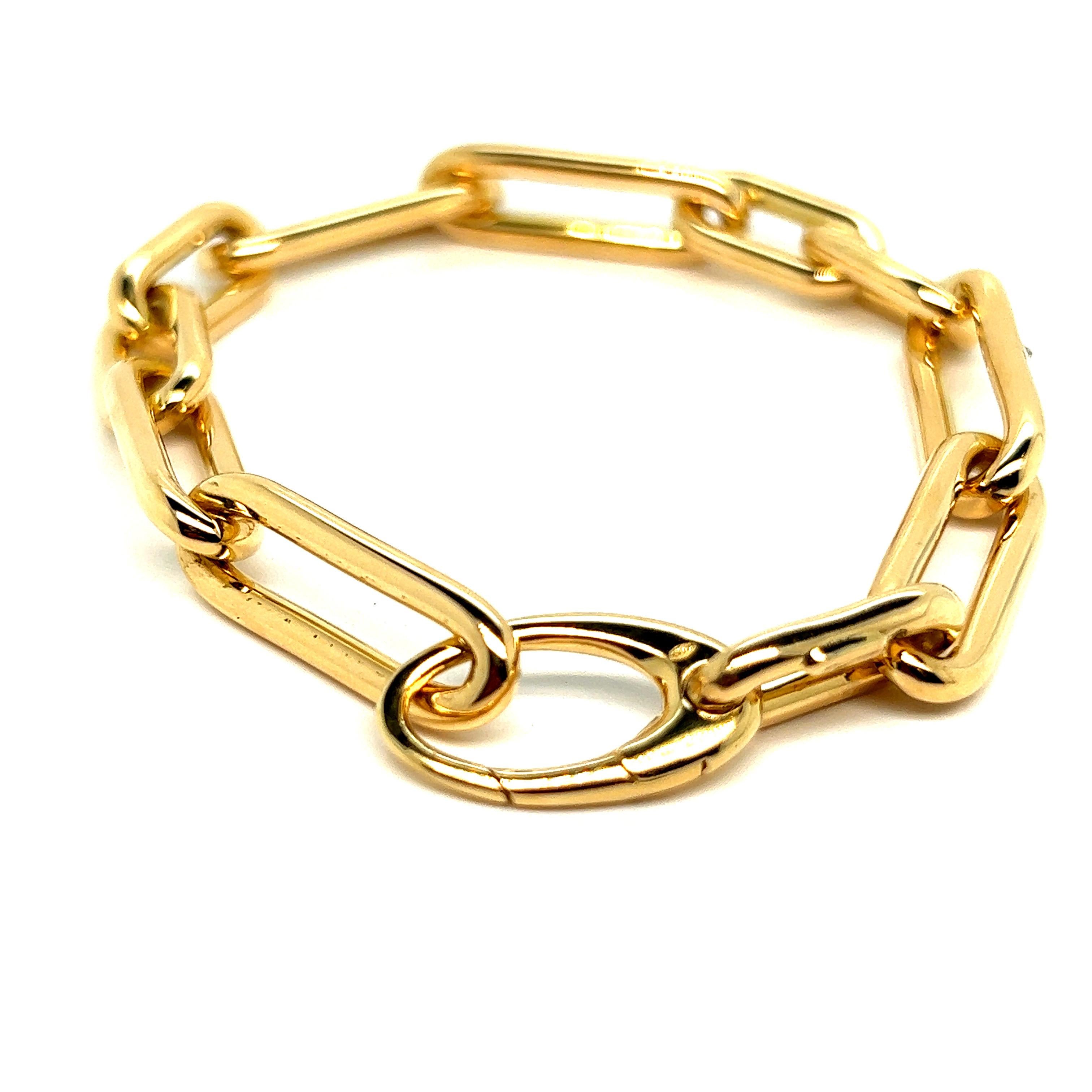 Modern French Curb Bracelet with Fine Links 18 Carat Yellow Gold For Sale