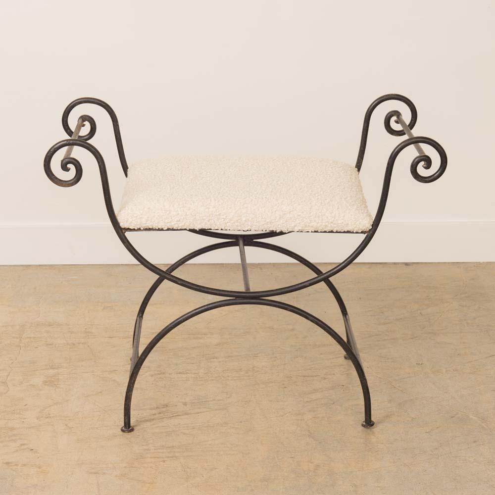 Französischer Curule-Eisenhocker (20. Jahrhundert) im Angebot