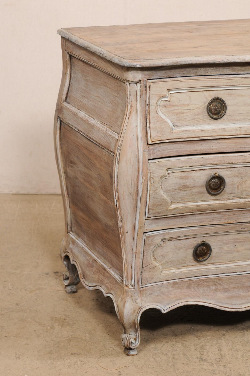 French Curvaceous Bombé Three-Drawer Chest, Late 18th Century In Good Condition For Sale In Atlanta, GA