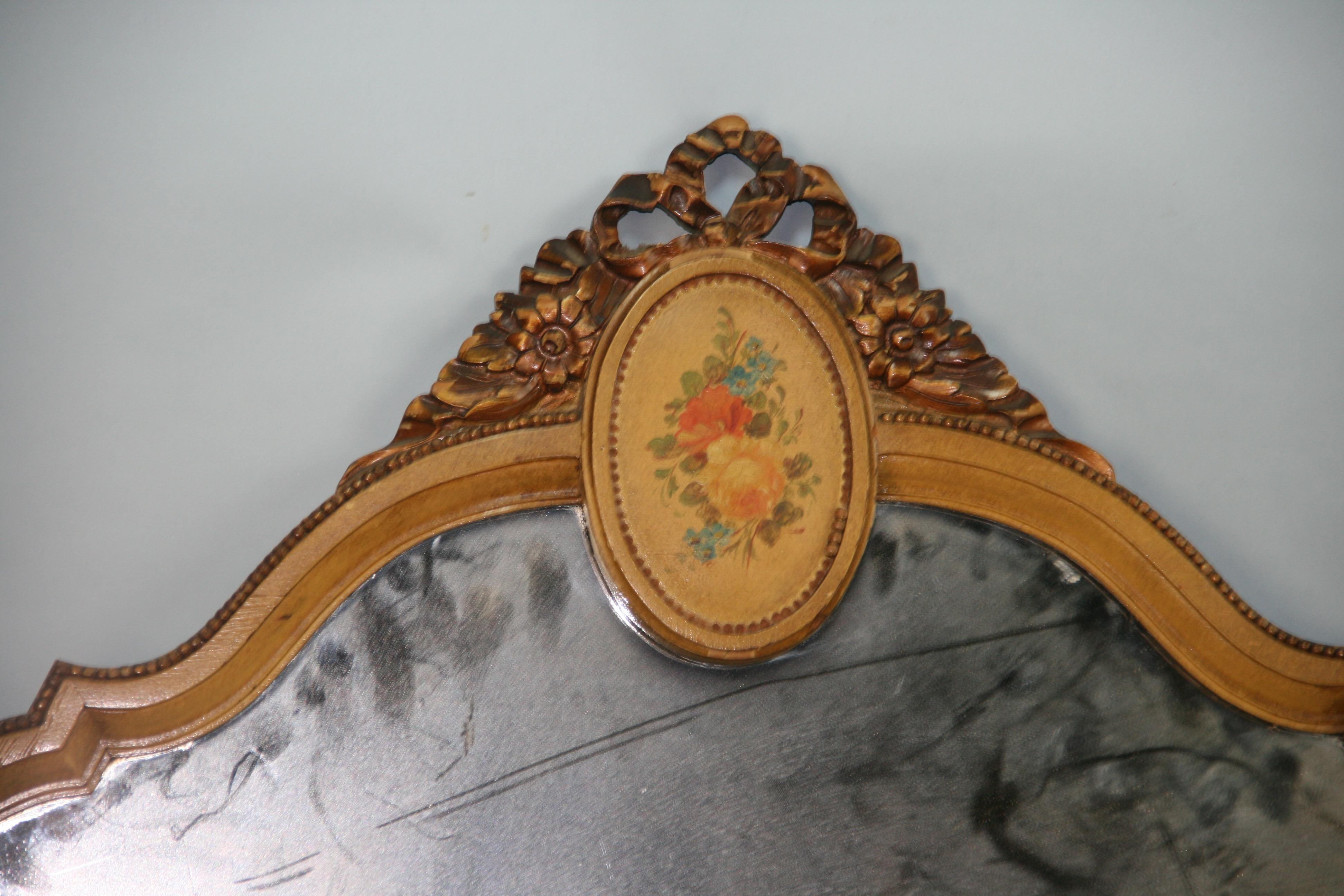French Curved Mirror with Painted Pediment For Sale 4