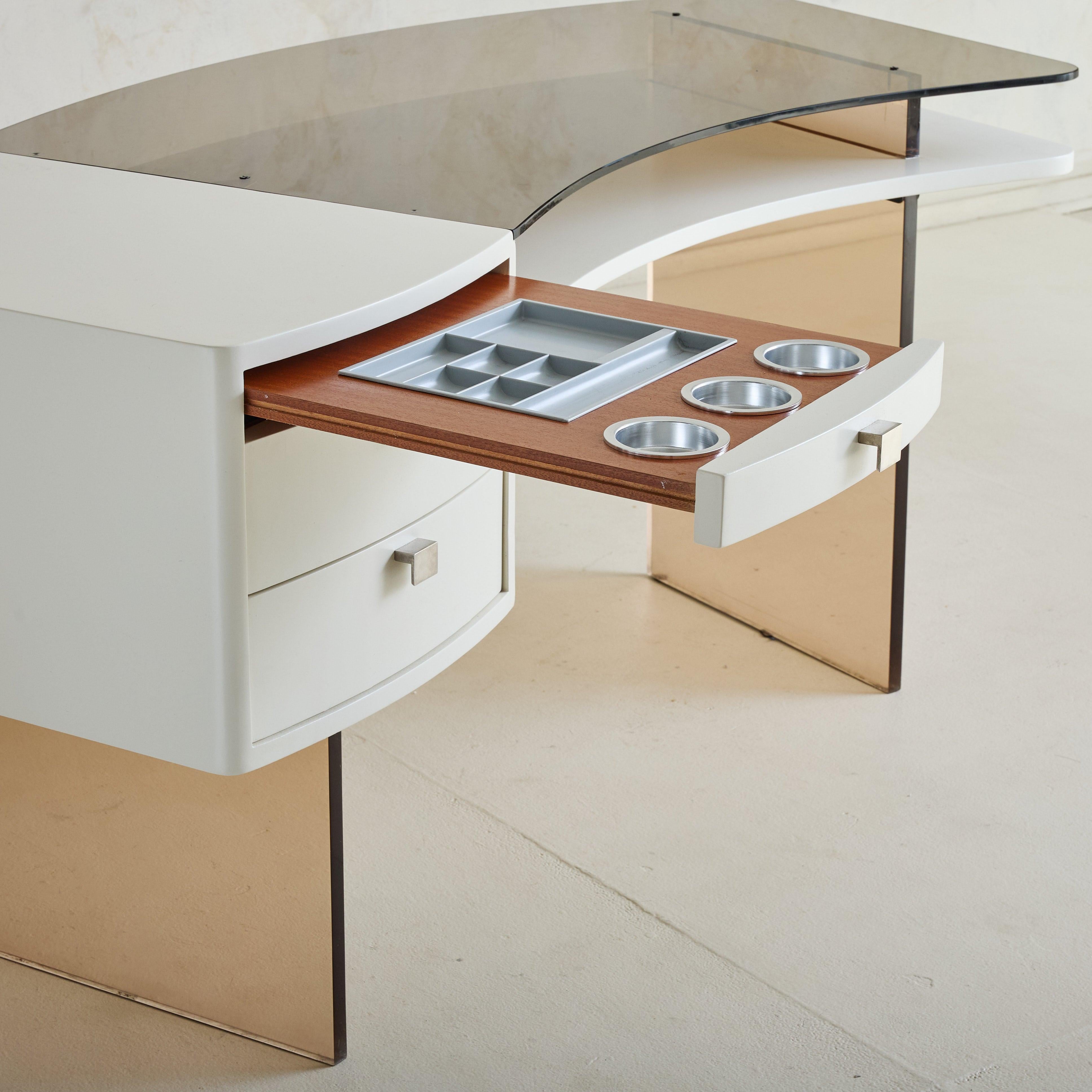Moderne Bureau français en verre fumé incurvé en vente
