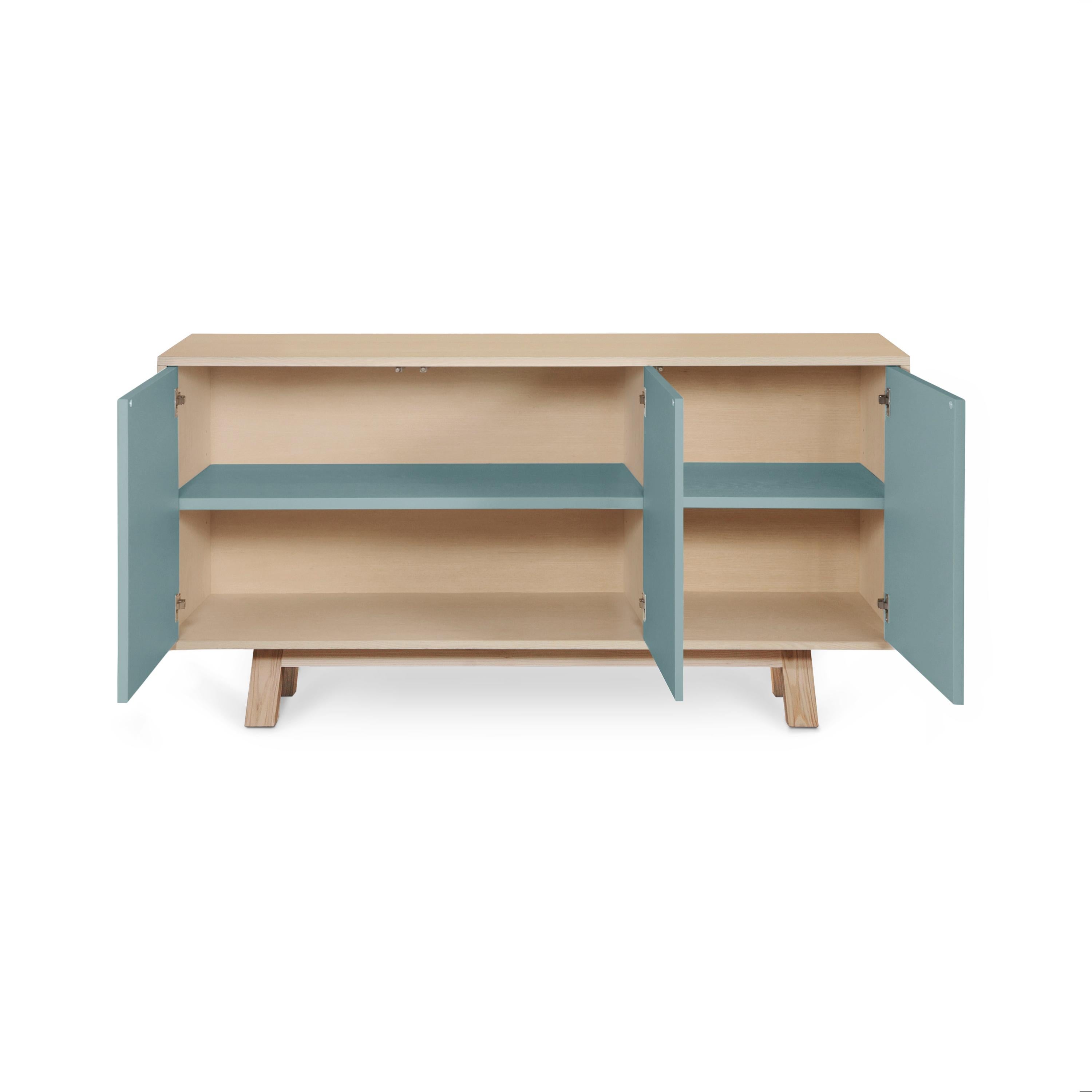 XXI secolo e contemporaneo Credenza francese personalizzabile di design a 3 ante grigio blu di Eric Gizard Paris in vendita
