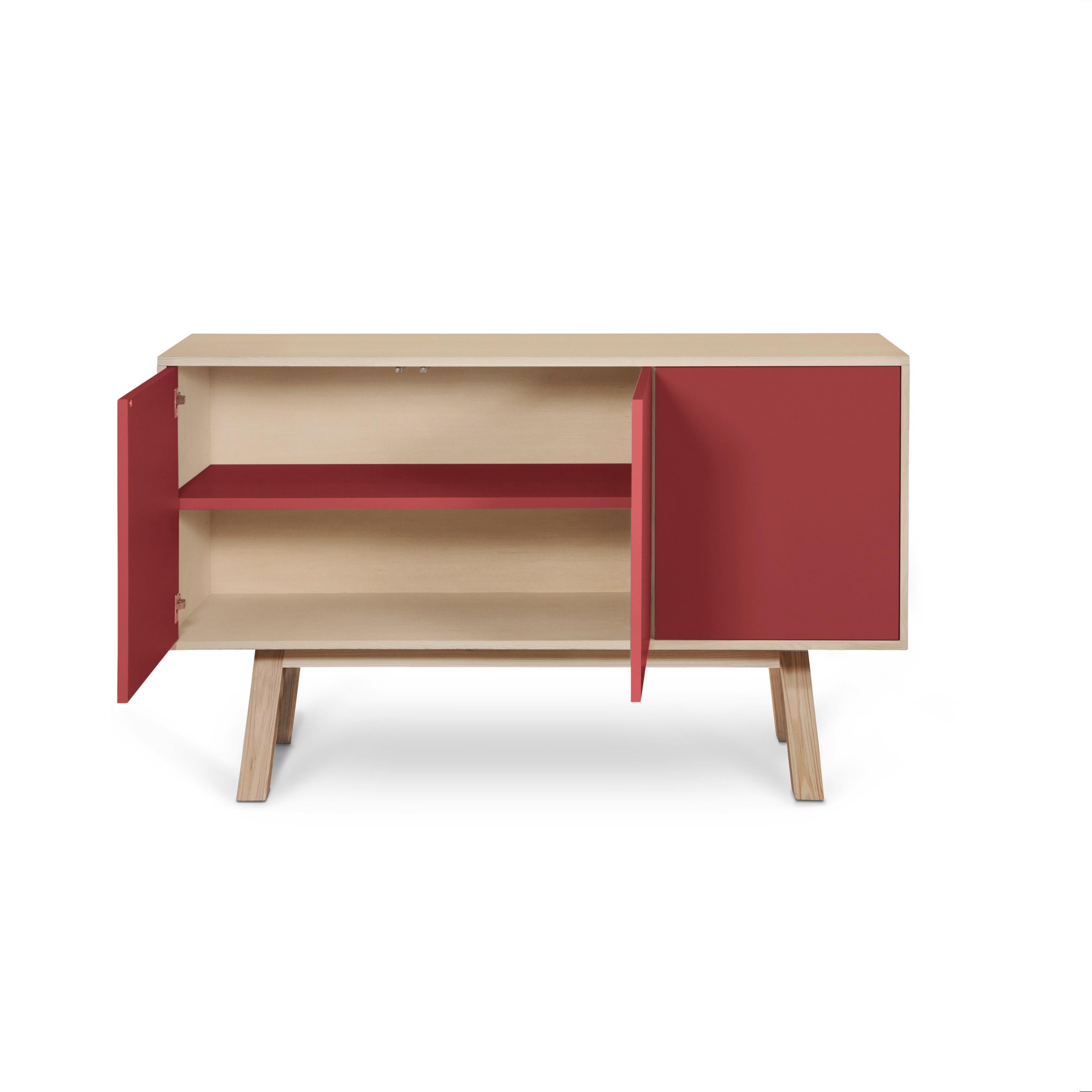 Aparador francés personalizable rojo de 3 puertas, del diseñador Eric Gizard Paris Francés en venta