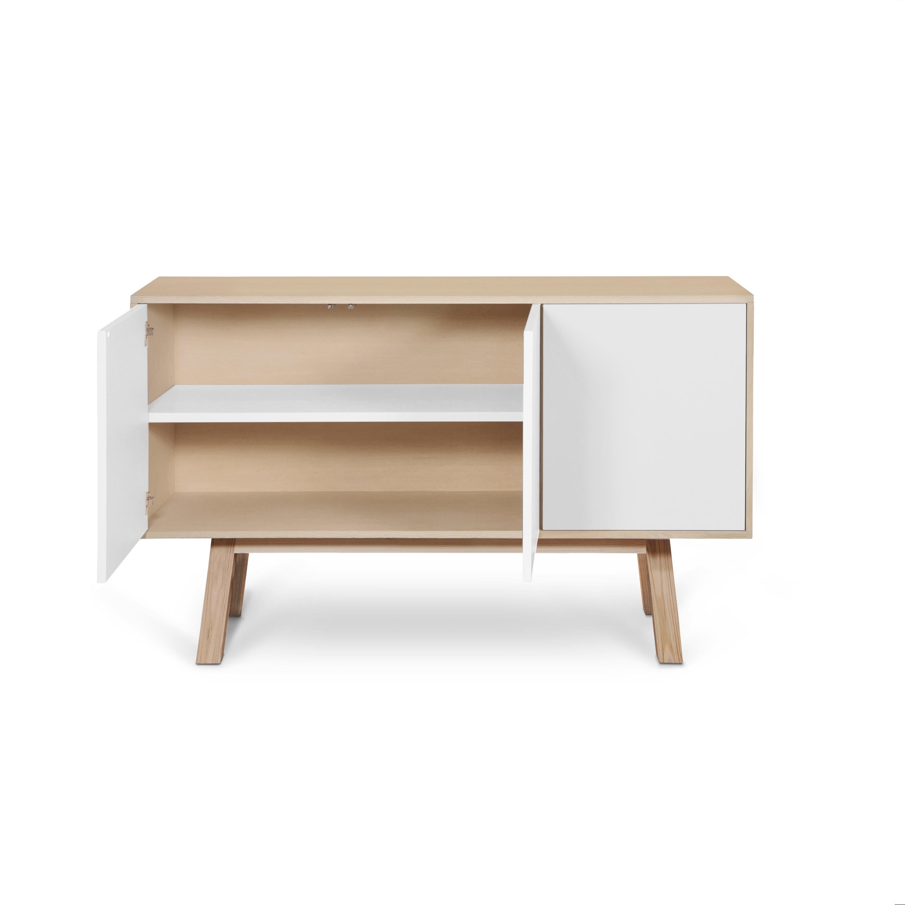 Aparador francés personalizable blanco de 3 puertas, del diseñador Eric Gizard Paris Lacado en venta