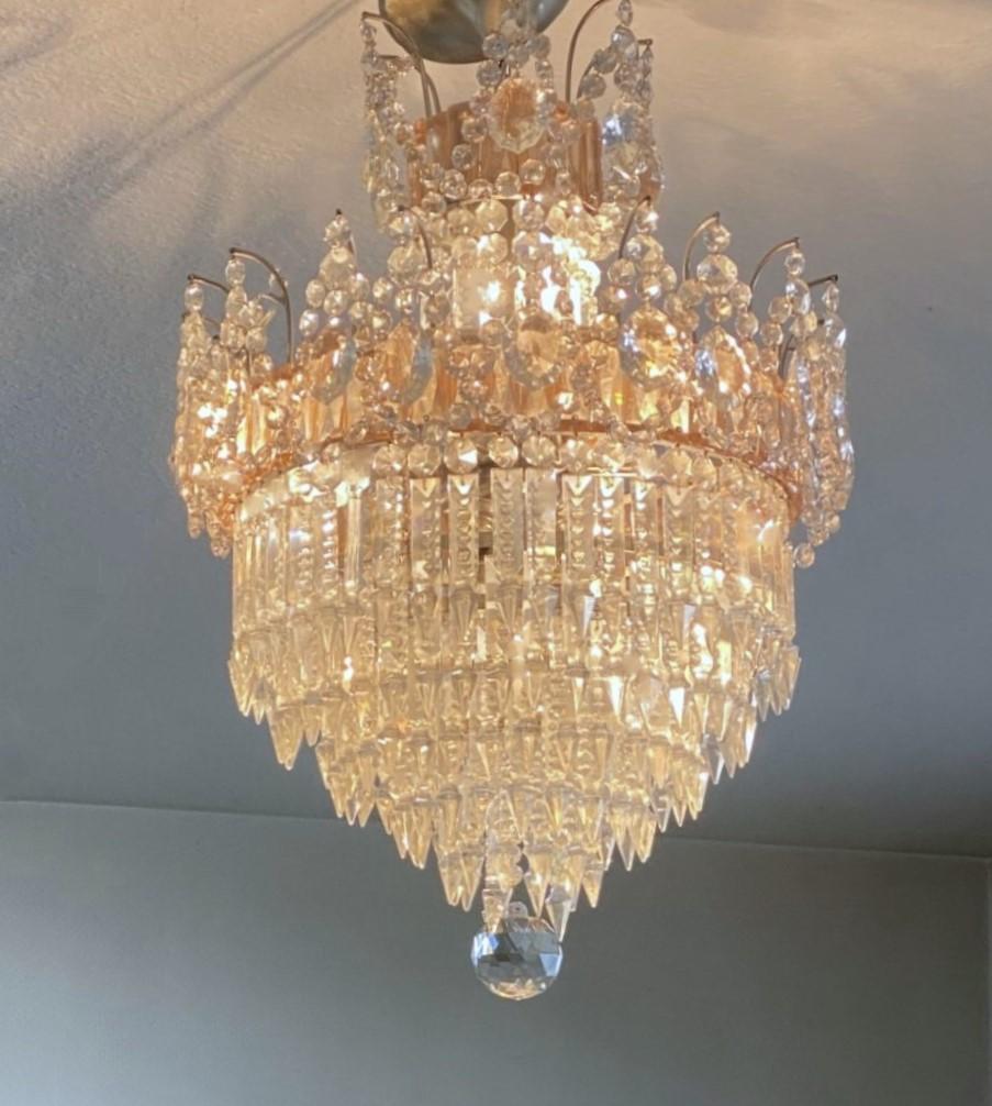French Cut Clear Pink Crystal Waterfall Seven-Light Flush Mount Chandelier 1930s im Angebot 4