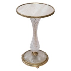 Table à cocktail en cristal taillé et laiton doré de style Baccarat