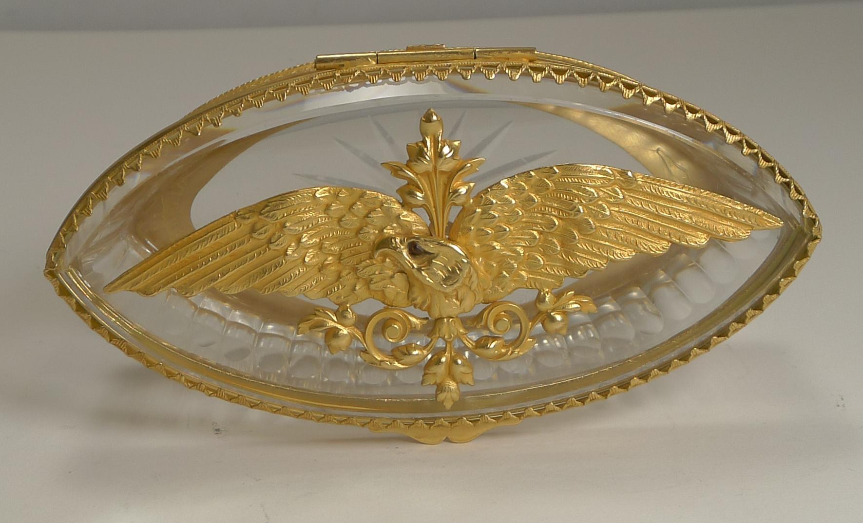 Victorien tardif Boîte en cristal taillé français et bronze doré, aigle doré, vers 1900 en vente