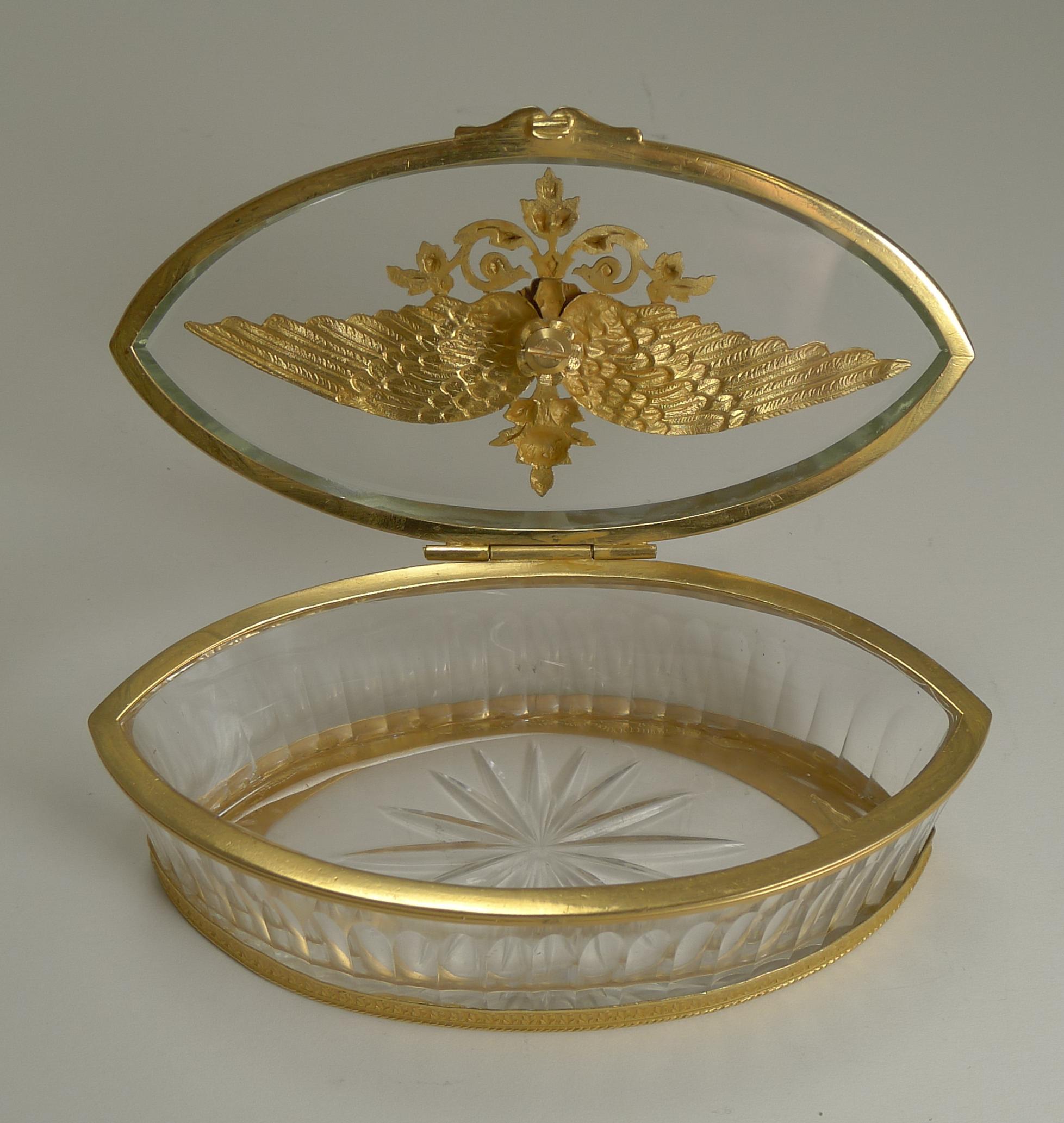 Début du 20ème siècle Boîte en cristal taillé français et bronze doré, aigle doré, vers 1900 en vente