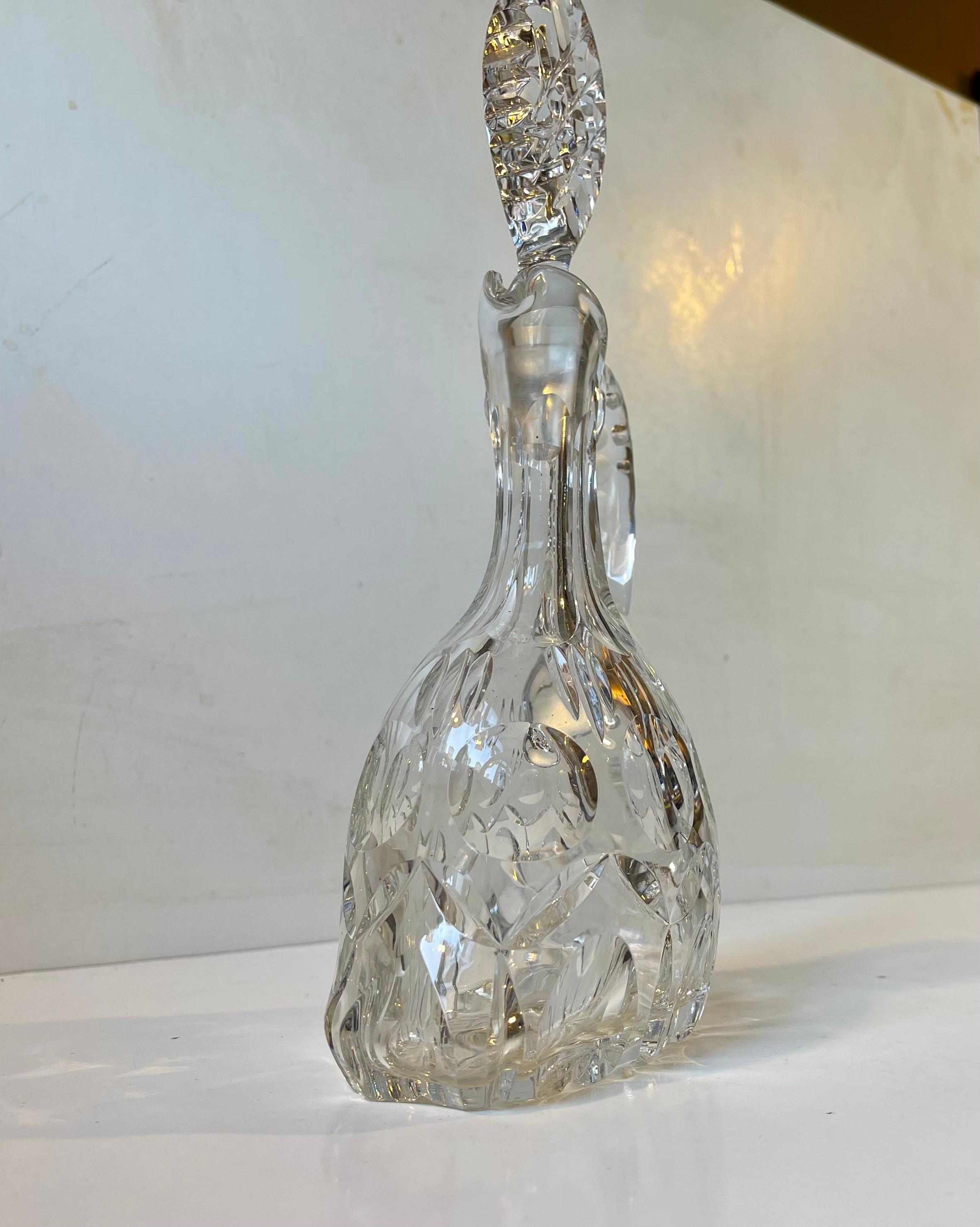 Decantador de oporto de cristal tallado francés con asa, años 50 siglo XX en venta