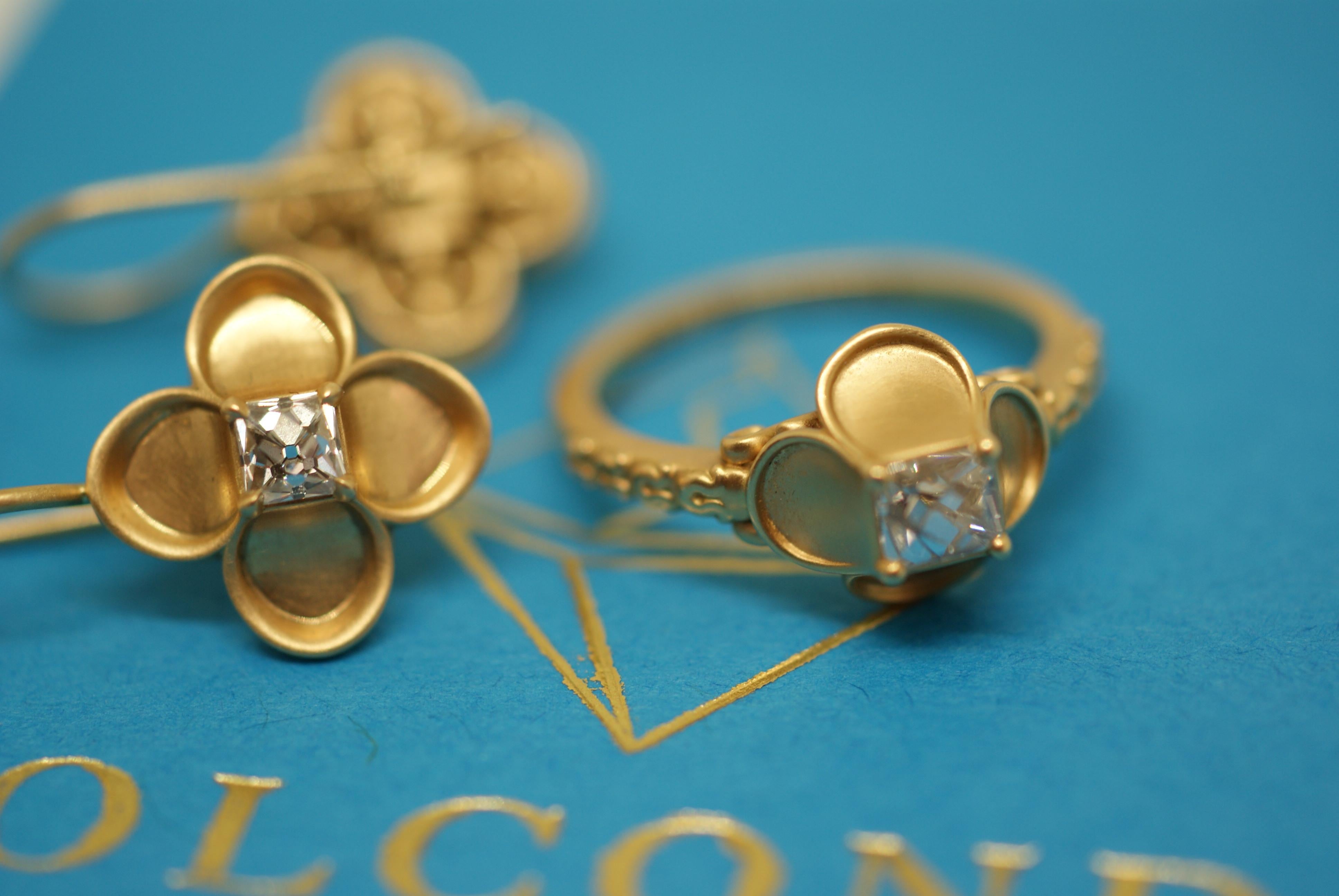 French-Cut Diamond and 18 Karat Gold Renaissance Revival 'Fleur de Lys' Earrings For Sale 2