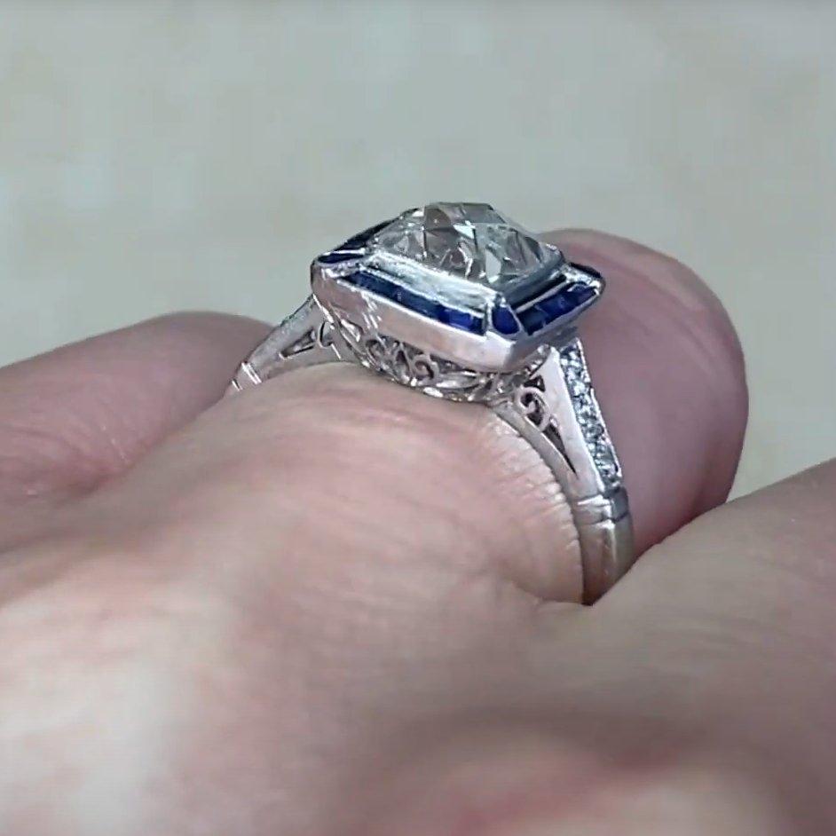 Diamantring mit französischem Diamantschliff (GIA ca. 1,60 Karat), Saphir-Halo, Platin im Zustand „Hervorragend“ im Angebot in New York, NY