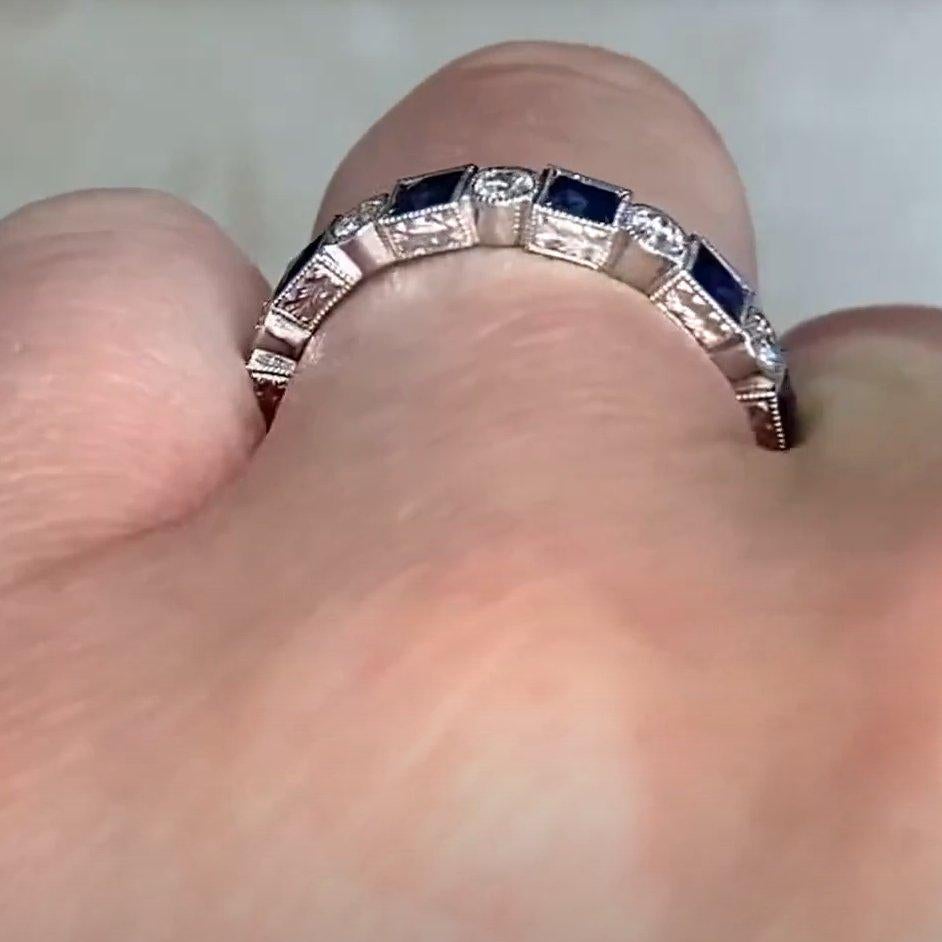 Fascia con diamanti e zaffiri taglio francese (circa 1,20 carati), oro bianco 18 ct. In condizioni ottime in vendita a New York, NY