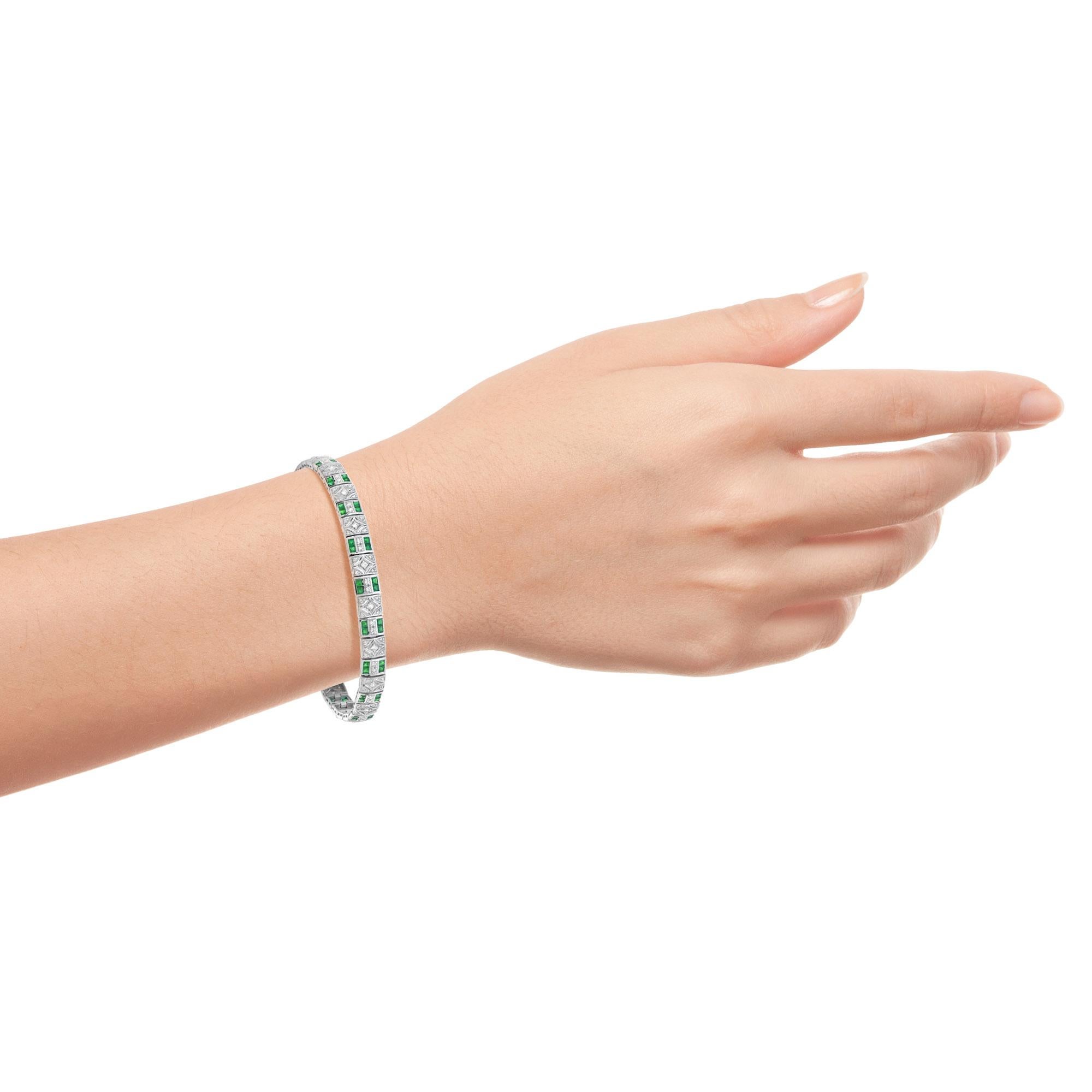 Bracelet à maillons en or blanc 18 carats avec émeraudes et diamants de style Art déco en vente 1