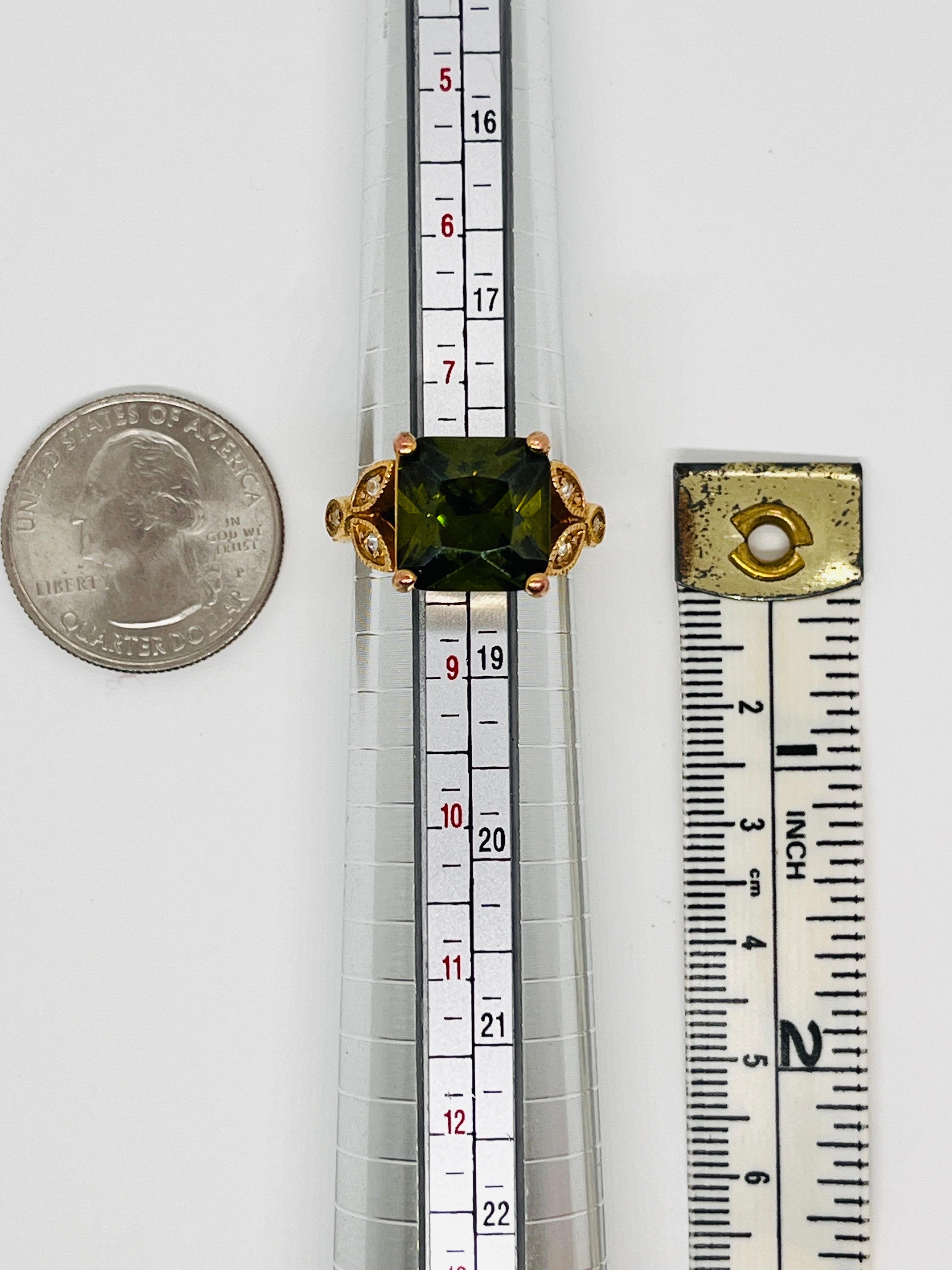 Anello d'oro con peridoto finto taglio francese, CZ, gambo a cattedrale, stile Belle Epoque in vendita 6