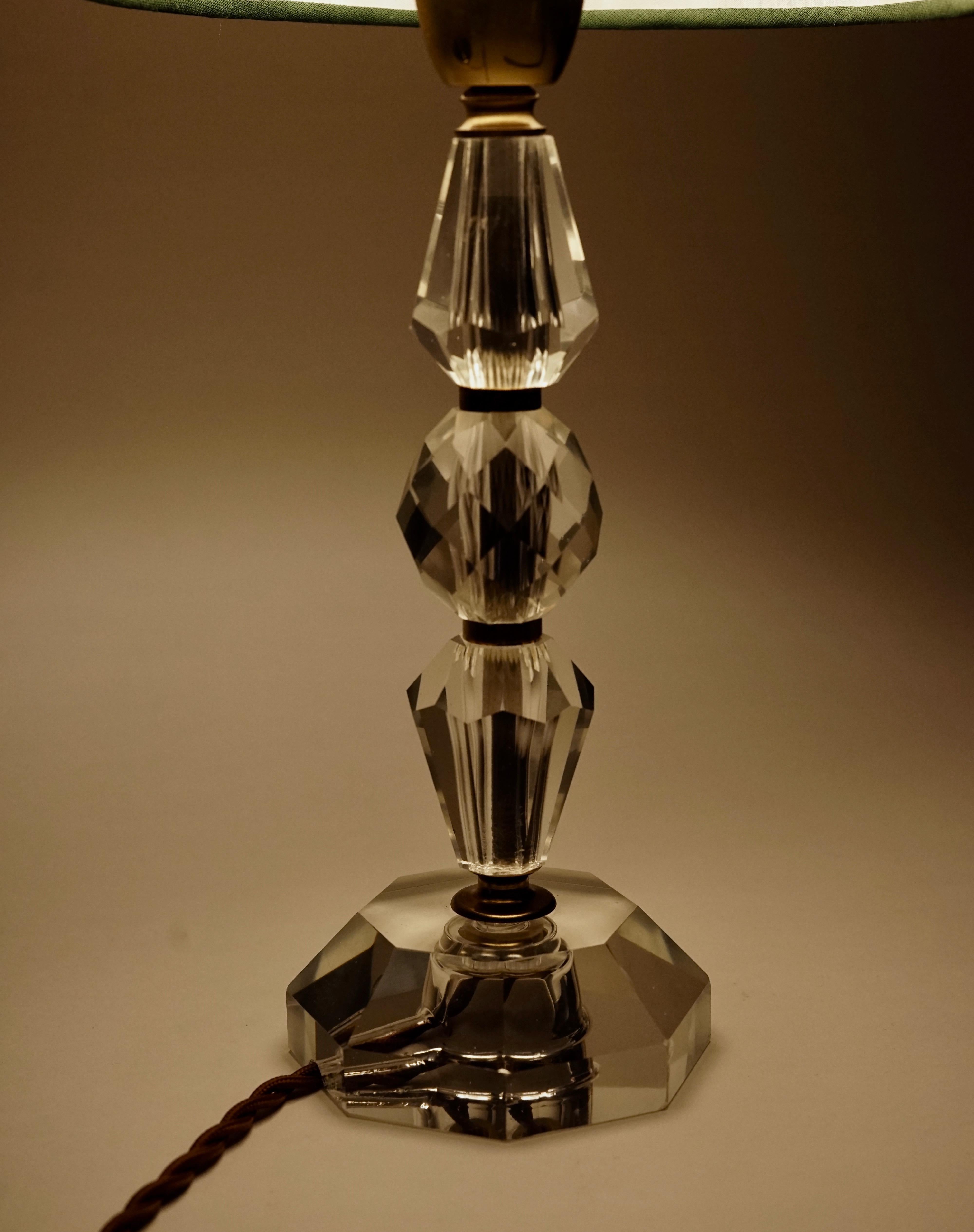 Französische Tischlampe aus geschliffenem Glas aus den 1920er Jahren im Angebot 7