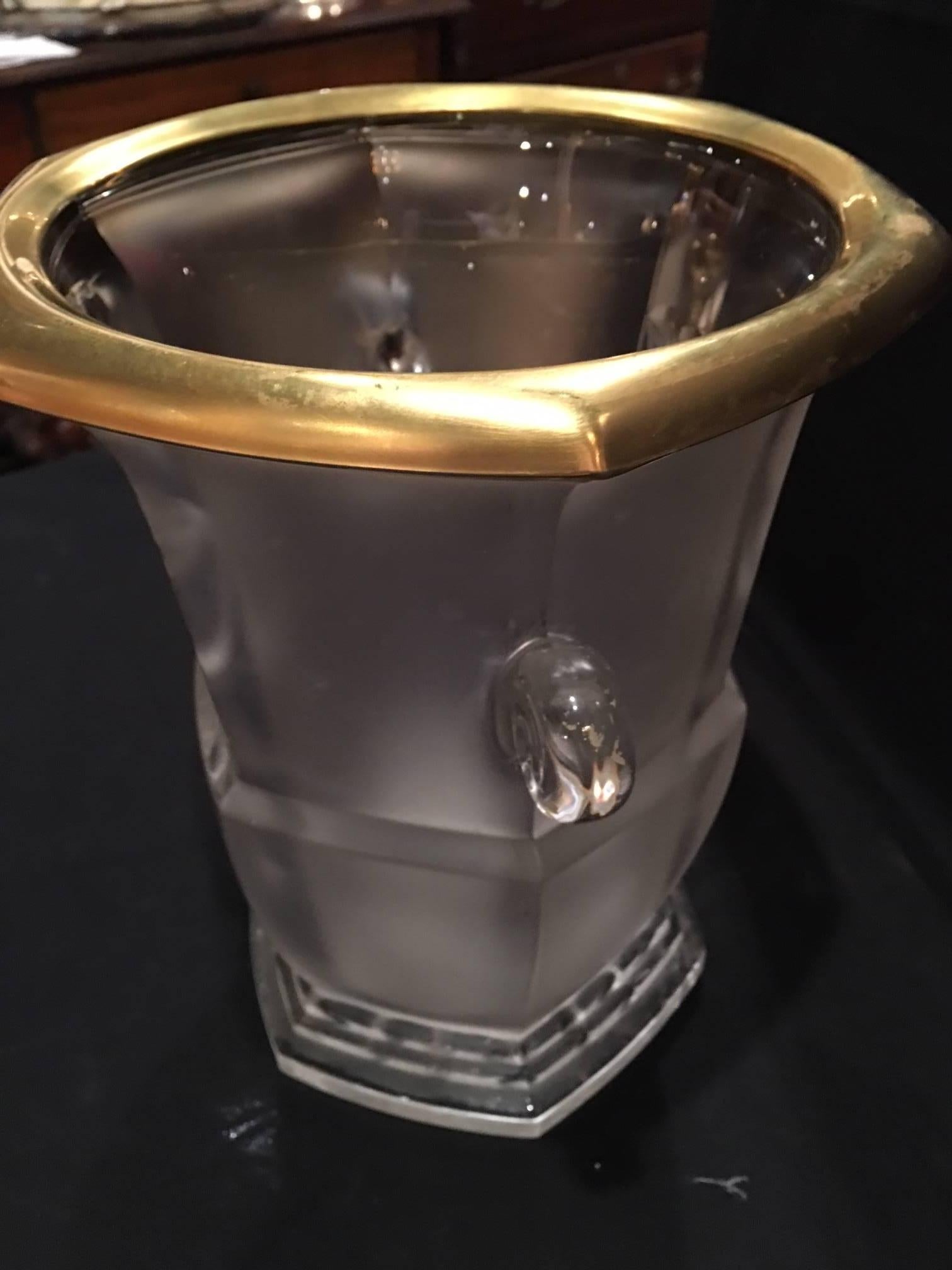 Vase ou seau à glace en verre taillé français avec bord doré, début du 20ème siècle Bon état - En vente à Savannah, GA