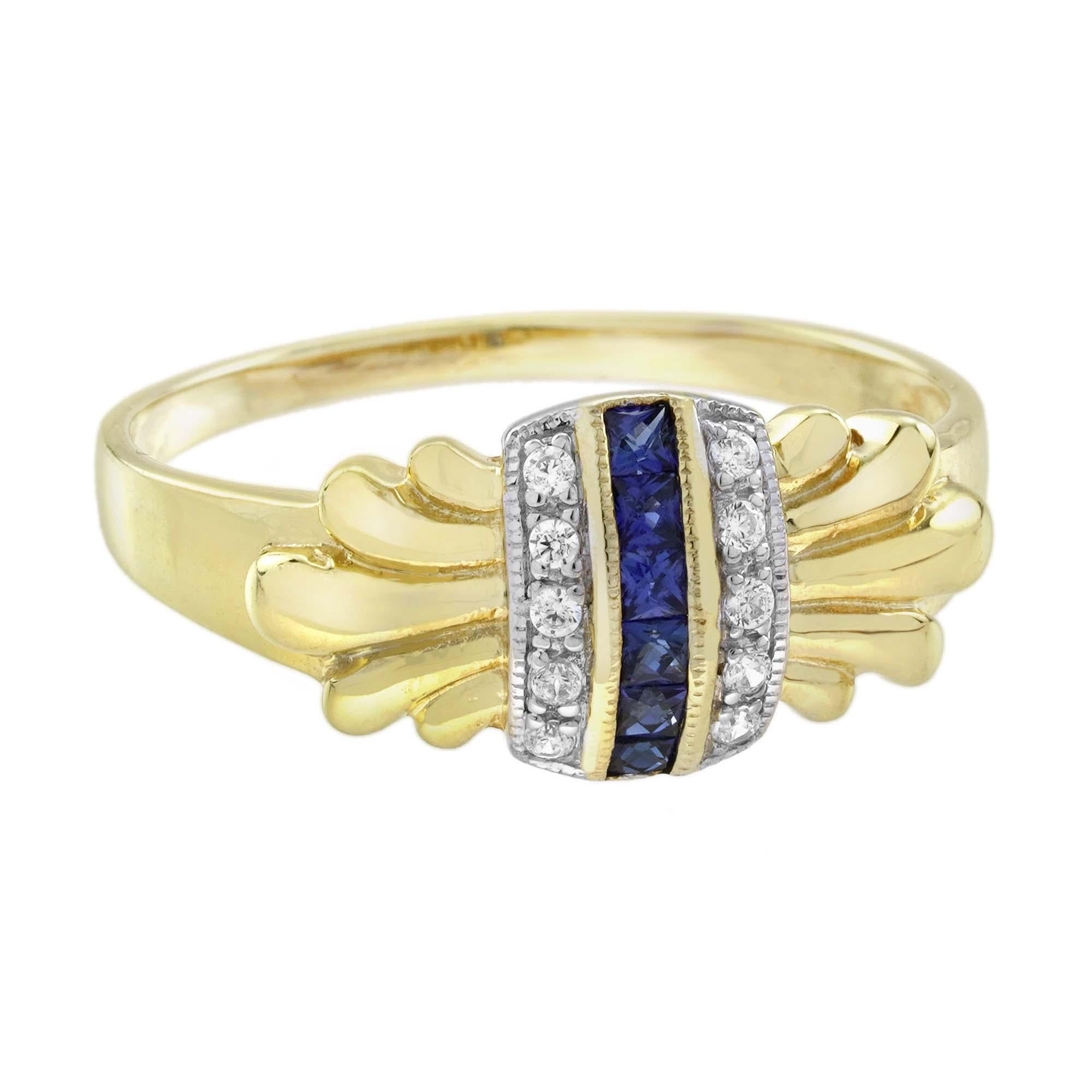 Questo maestoso anello in stile Art Déco presenta al centro un sorprendente zaffiro taglio francese, simbolo di una bellezza regale. Affiancato da diamanti brillanti su entrambi i lati, esalta il design audace e sofisticato. La fascia d'oro è