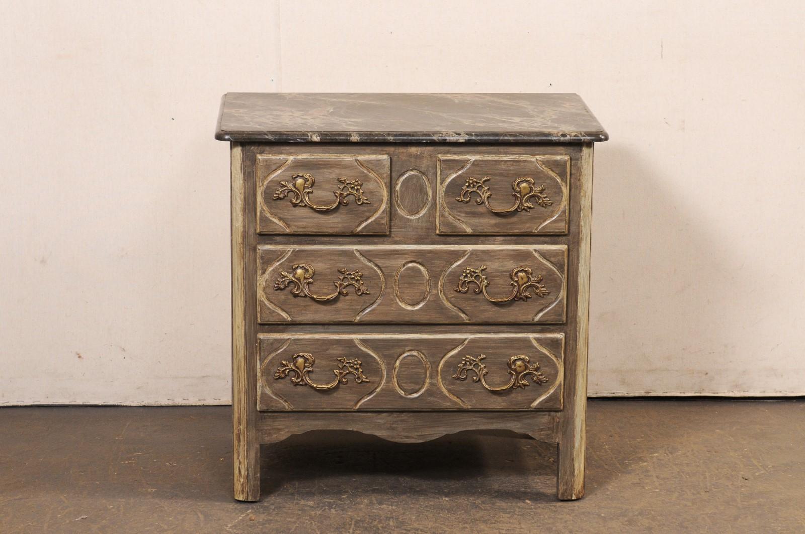 Cassettone francese a 4 cassetti con piano in finto marmo verniciato in vendita 6