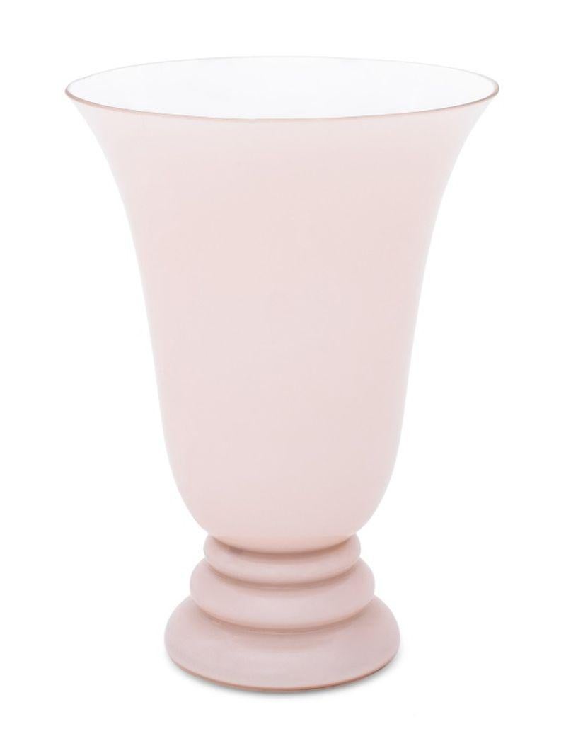 Paire de lampes de table en verre rose CIRCA, vers 1920, forme d'urne, base en verre à gradins, apparemment non marquées. 15