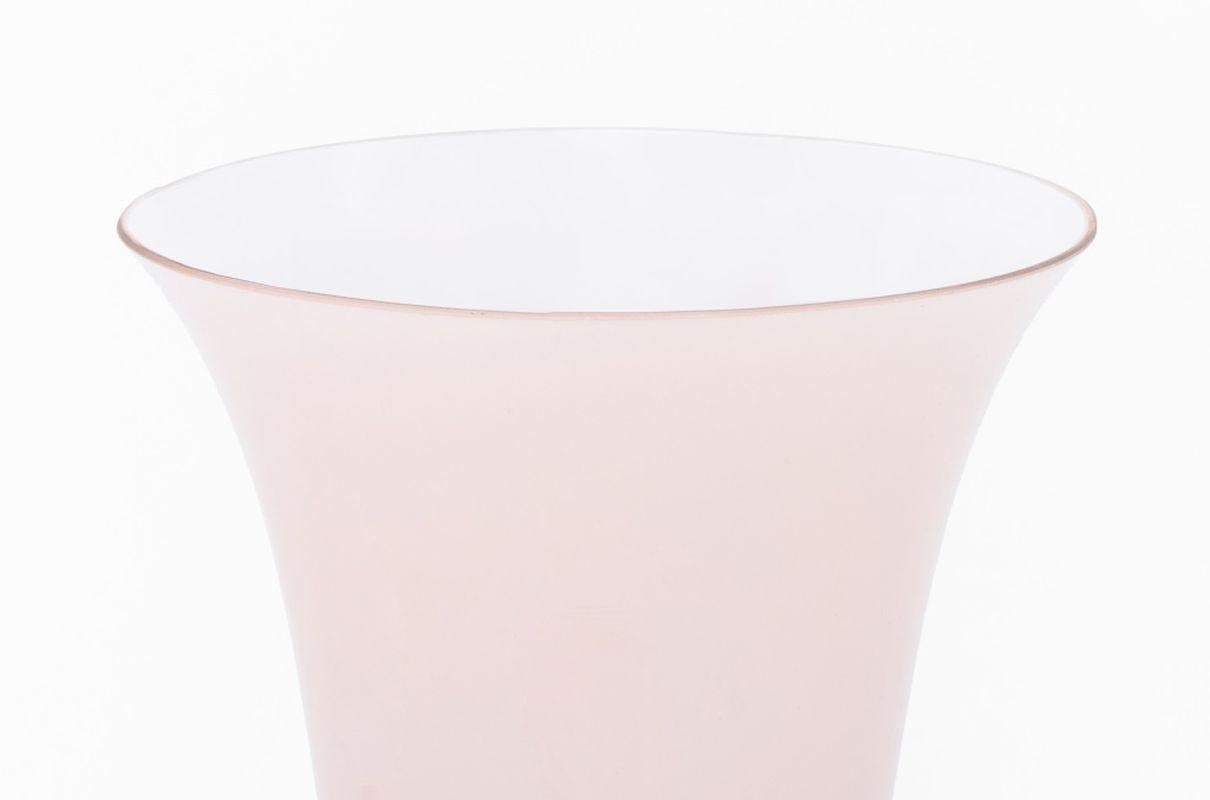 Paire de lampes de table françaises Cvv Vianne en verre rose Bon état - En vente à Astoria, NY