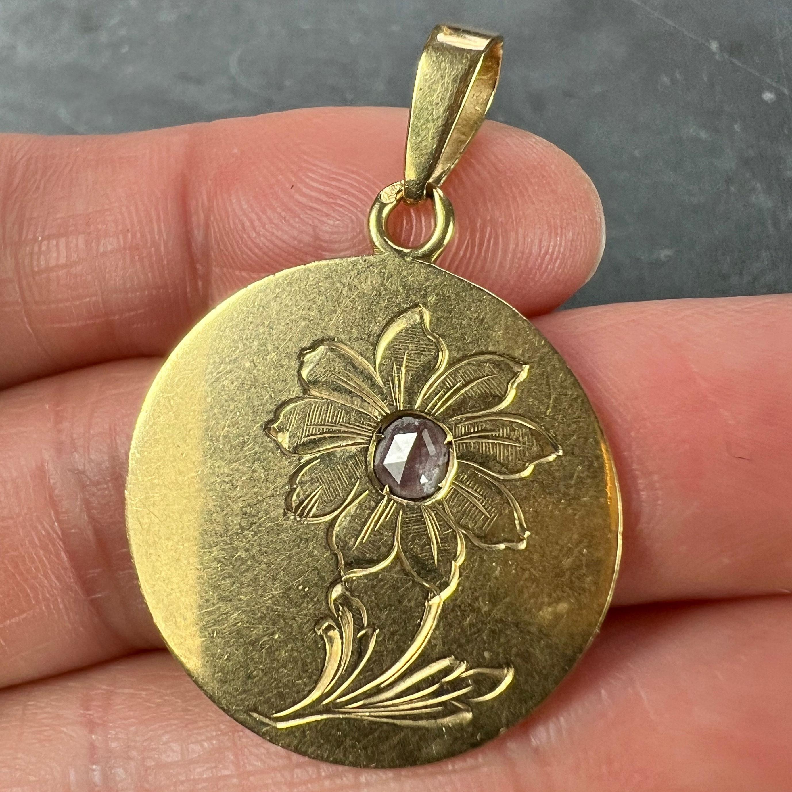 French Daisy Margherite Flower 18 Karat Yellow Gold Diamond Charm Pendant For Sale 1