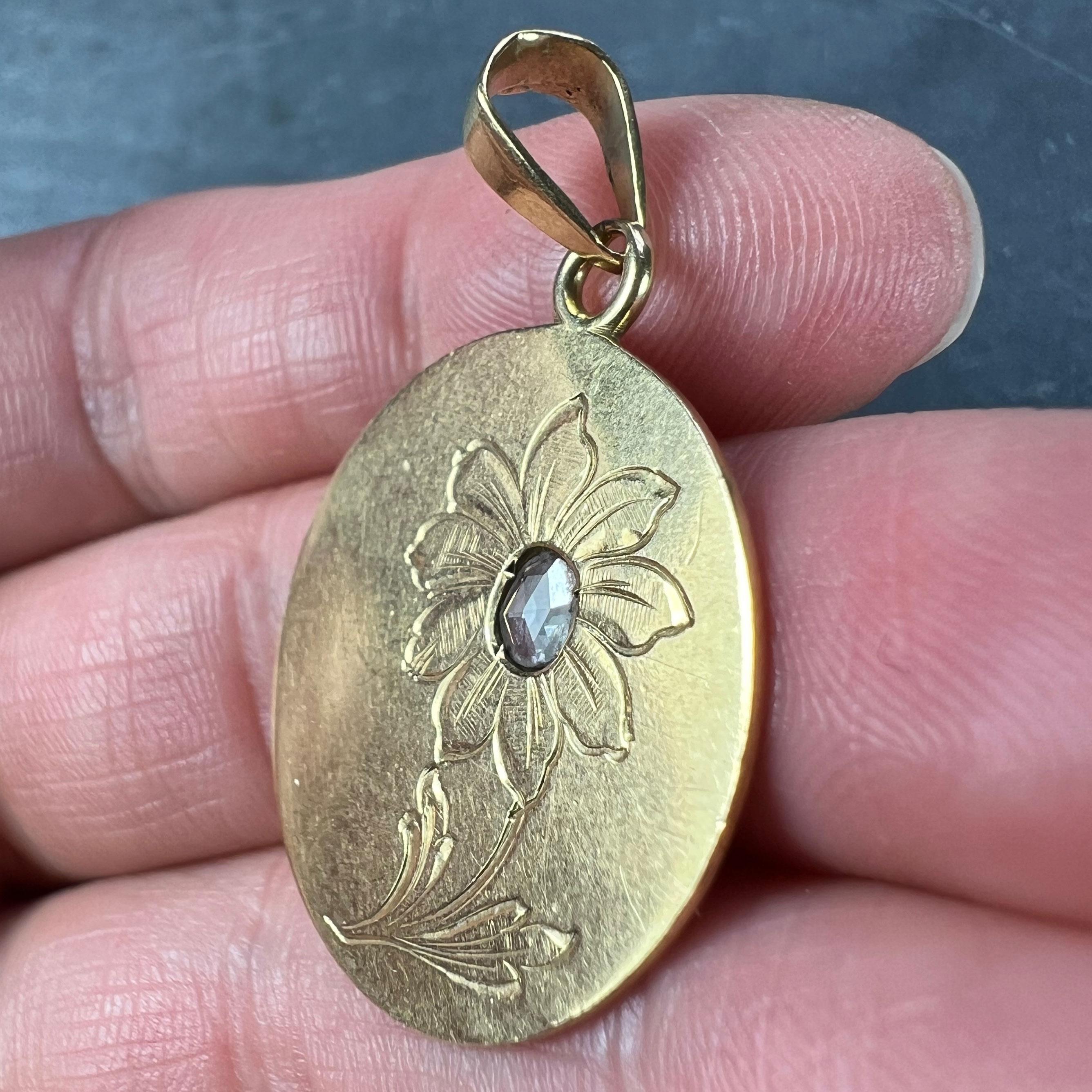 French Daisy Margherite Flower 18 Karat Yellow Gold Diamond Charm Pendant For Sale 3