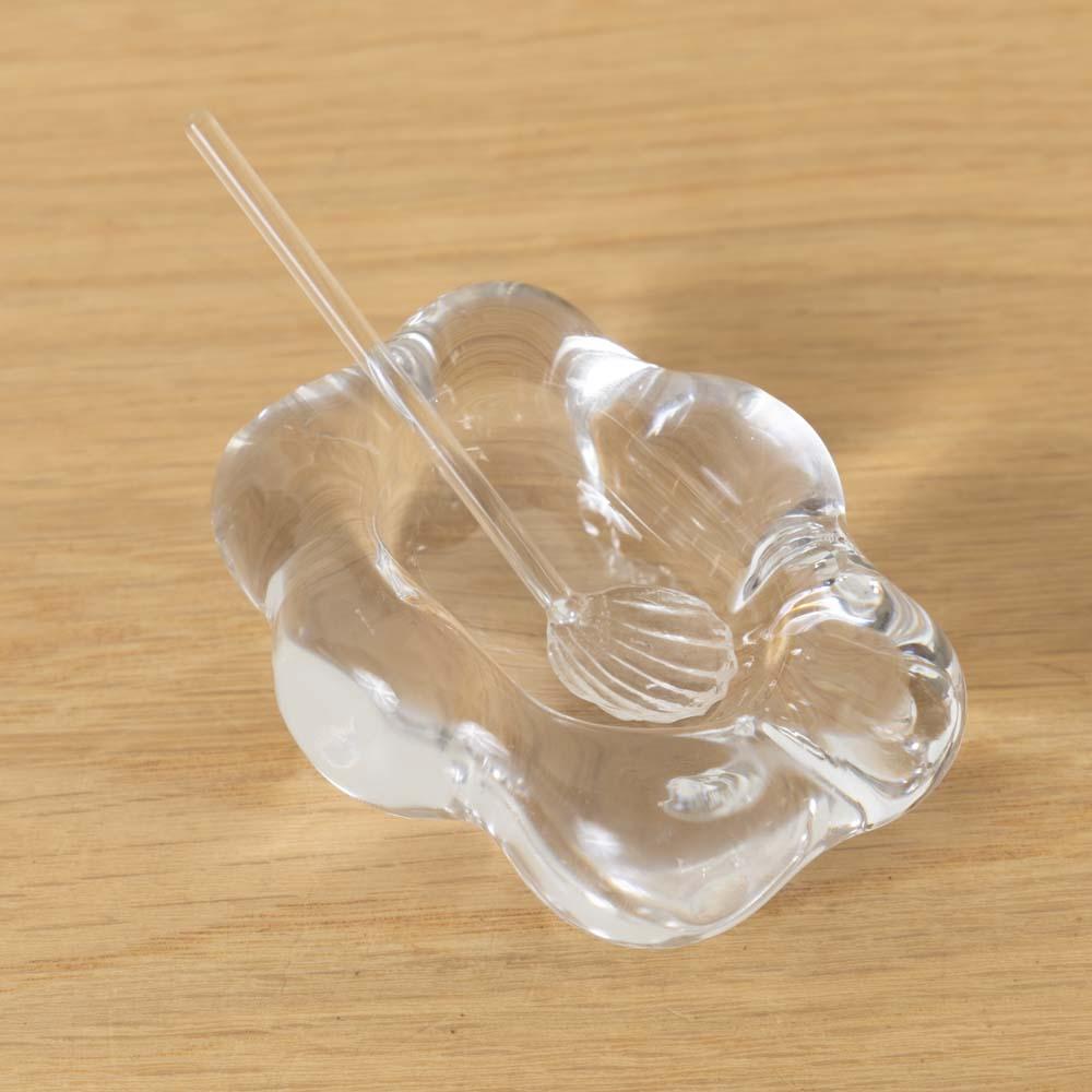 Cristal Salière en cristal de Daum avec cuillères en coquillage, signée en vente