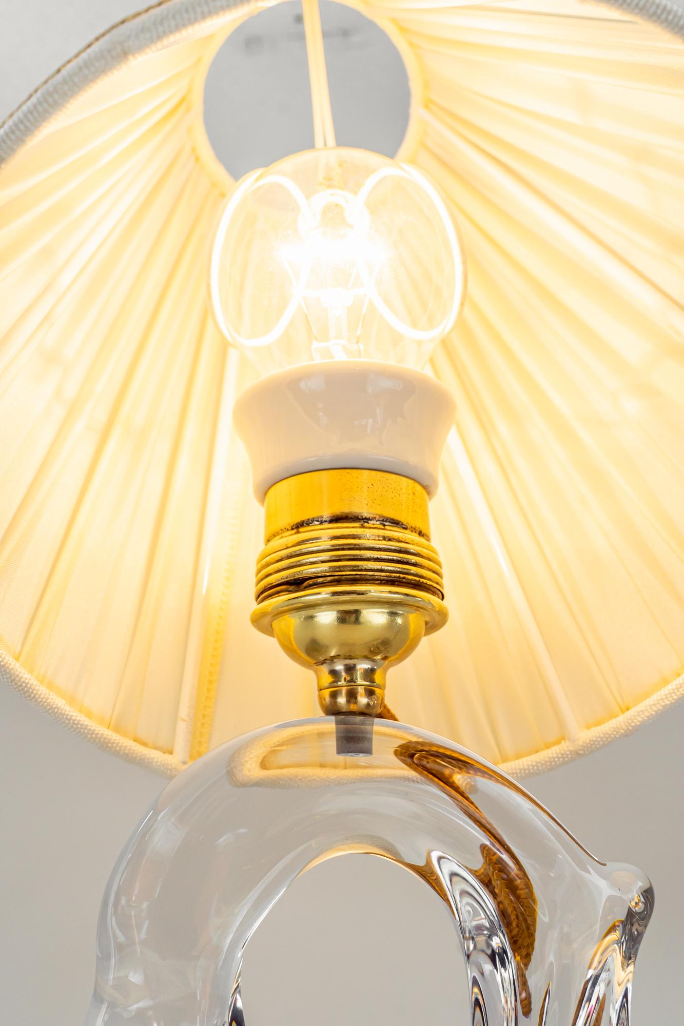 Lampe de bureau française en verre de cristal Daum, datant des années 1960 environ, signée en vente 9