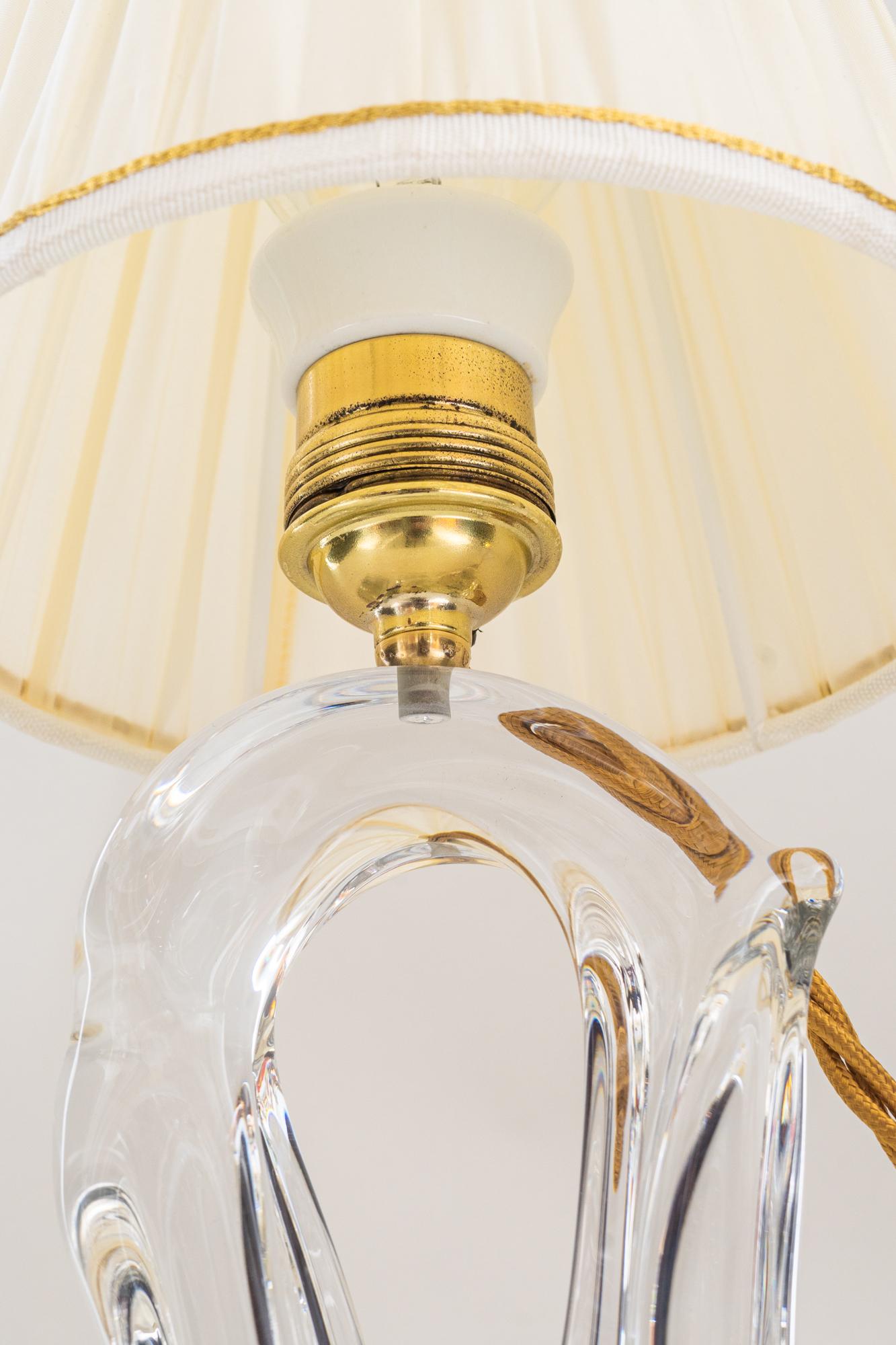Français Lampe de bureau française en verre de cristal Daum, datant des années 1960 environ, signée en vente