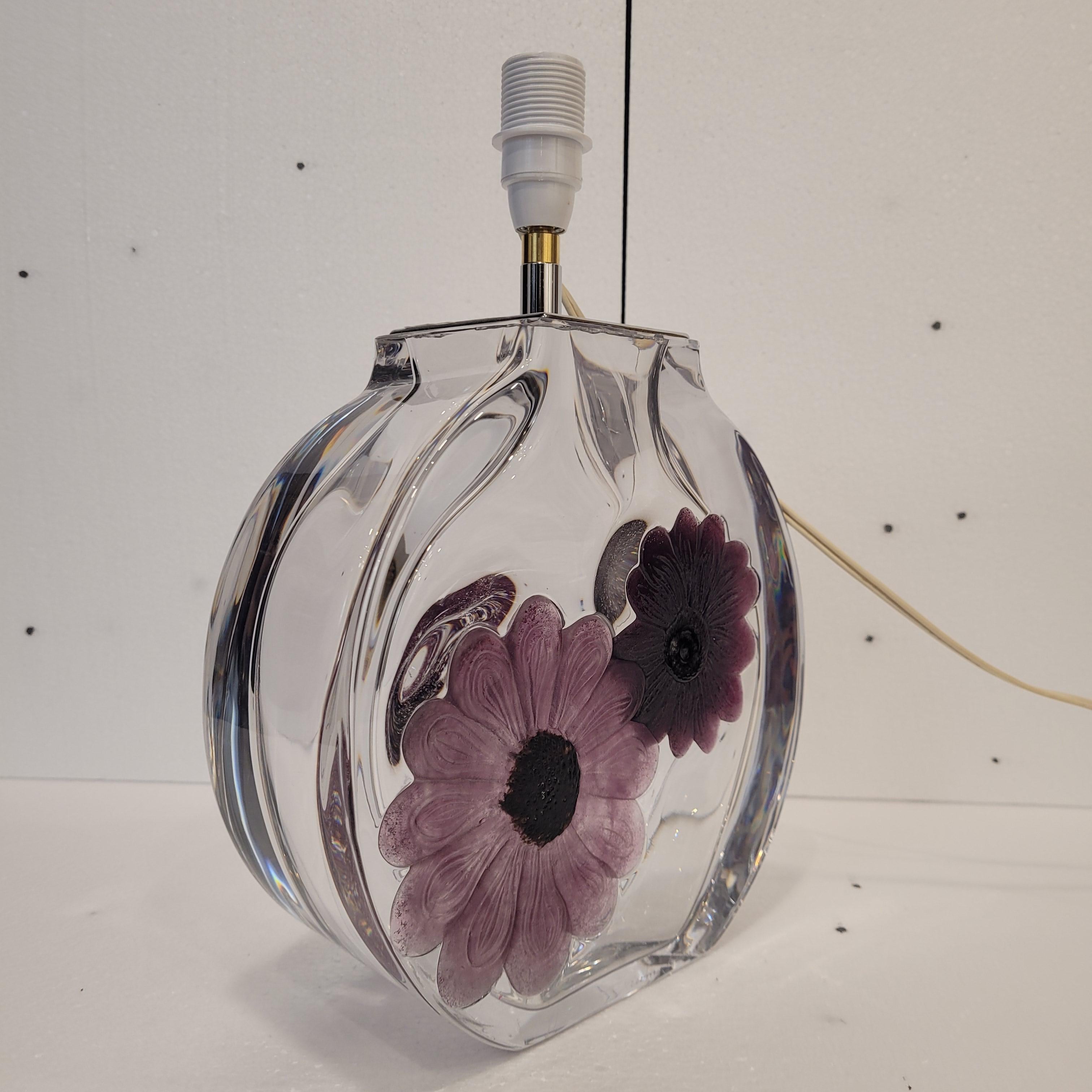 Lámpara de sobremesa francesa de cristal Daum con flores malva en venta 5