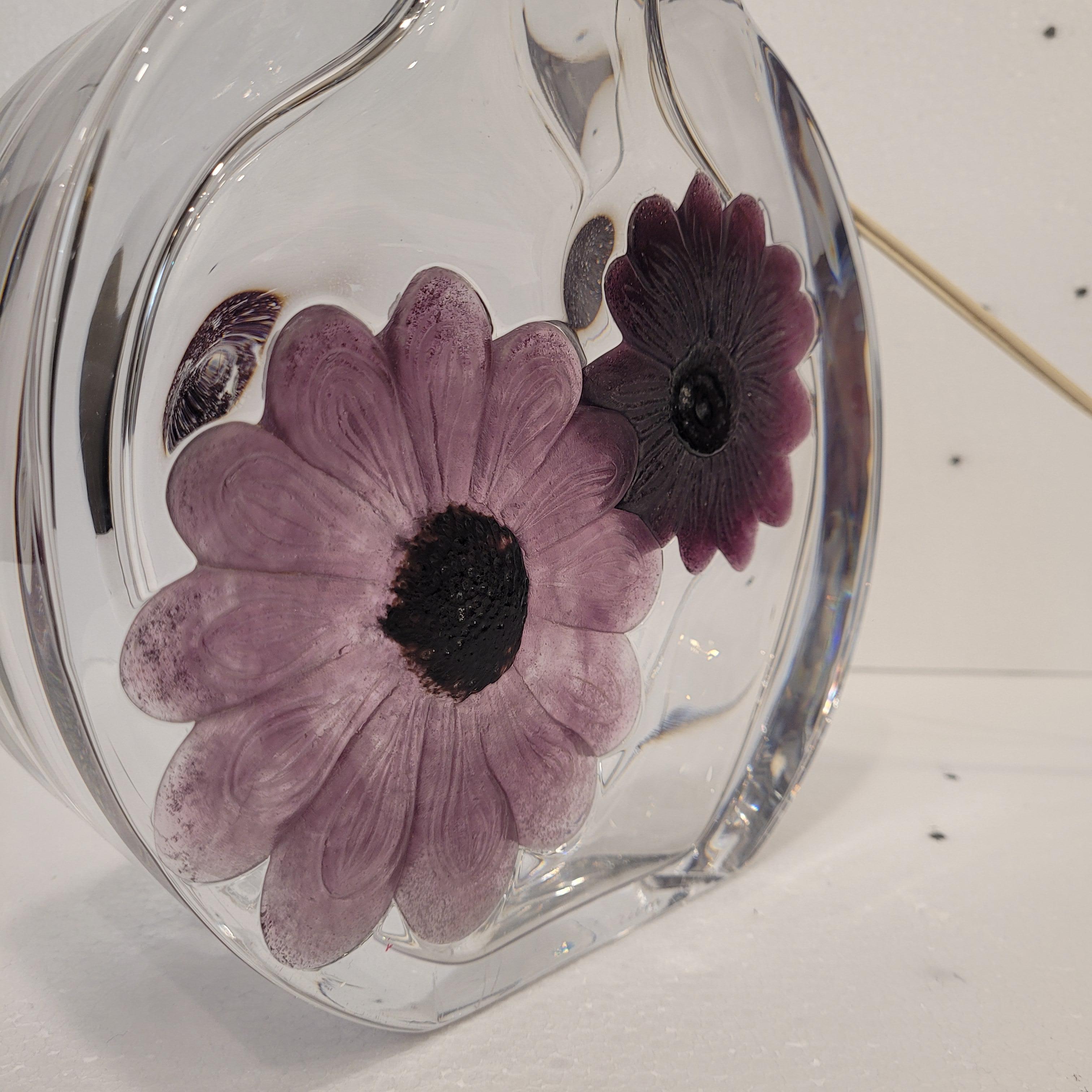 Lámpara de sobremesa francesa de cristal Daum con flores malva en venta 6