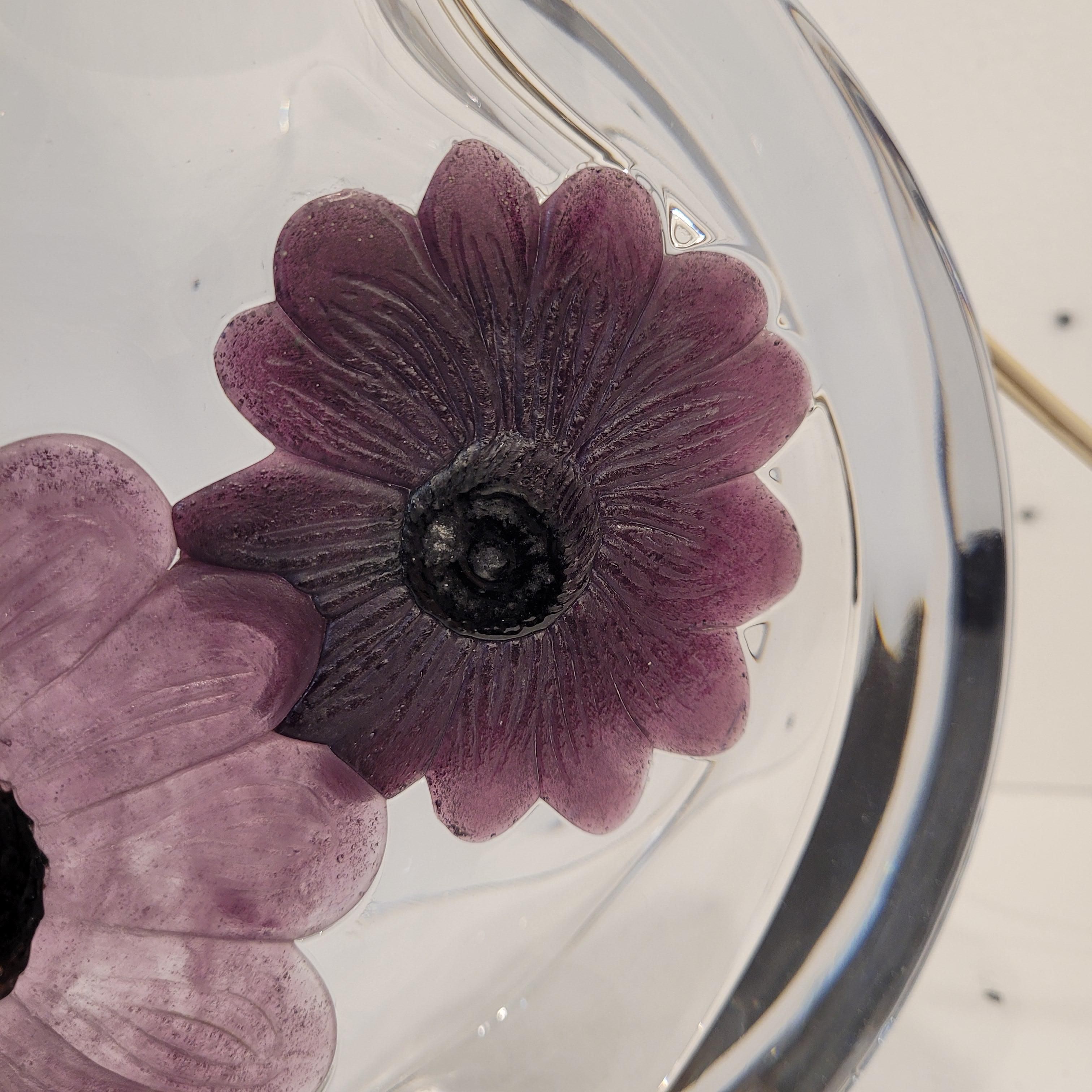 Lámpara de sobremesa francesa de cristal Daum con flores malva en venta 8