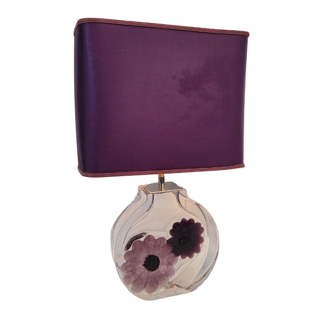Lámpara de sobremesa francesa de cristal Daum con flores malva Moderno de mediados de siglo en venta