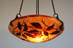 Lampadario / sospensione in stile Art Nouveau francese Daum Nancy 1910 con vetro cammeo floreale