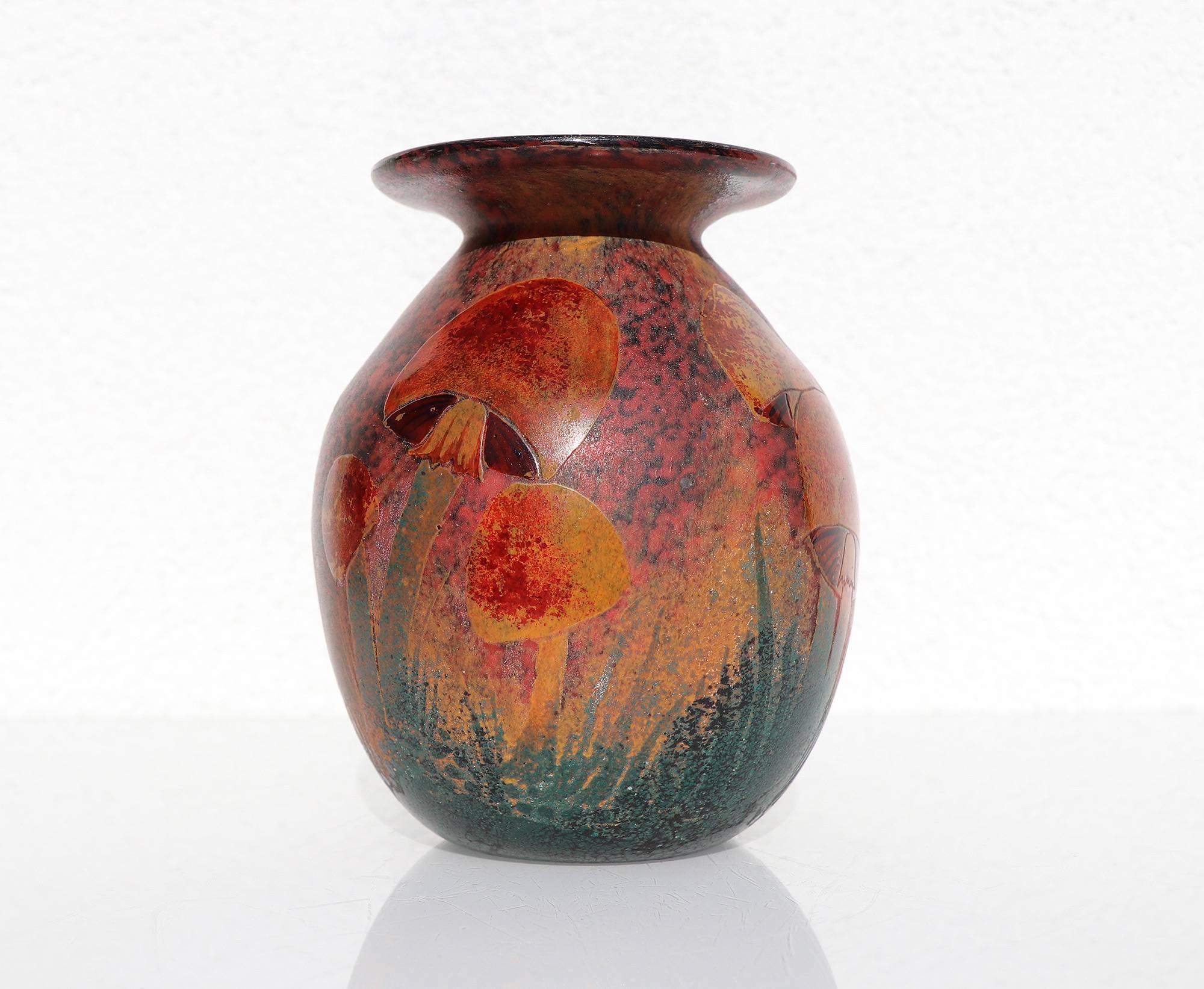 Art nouveau Daum Nancy attribué à la France Vase champignon en verre camé Art Nouveau en vente