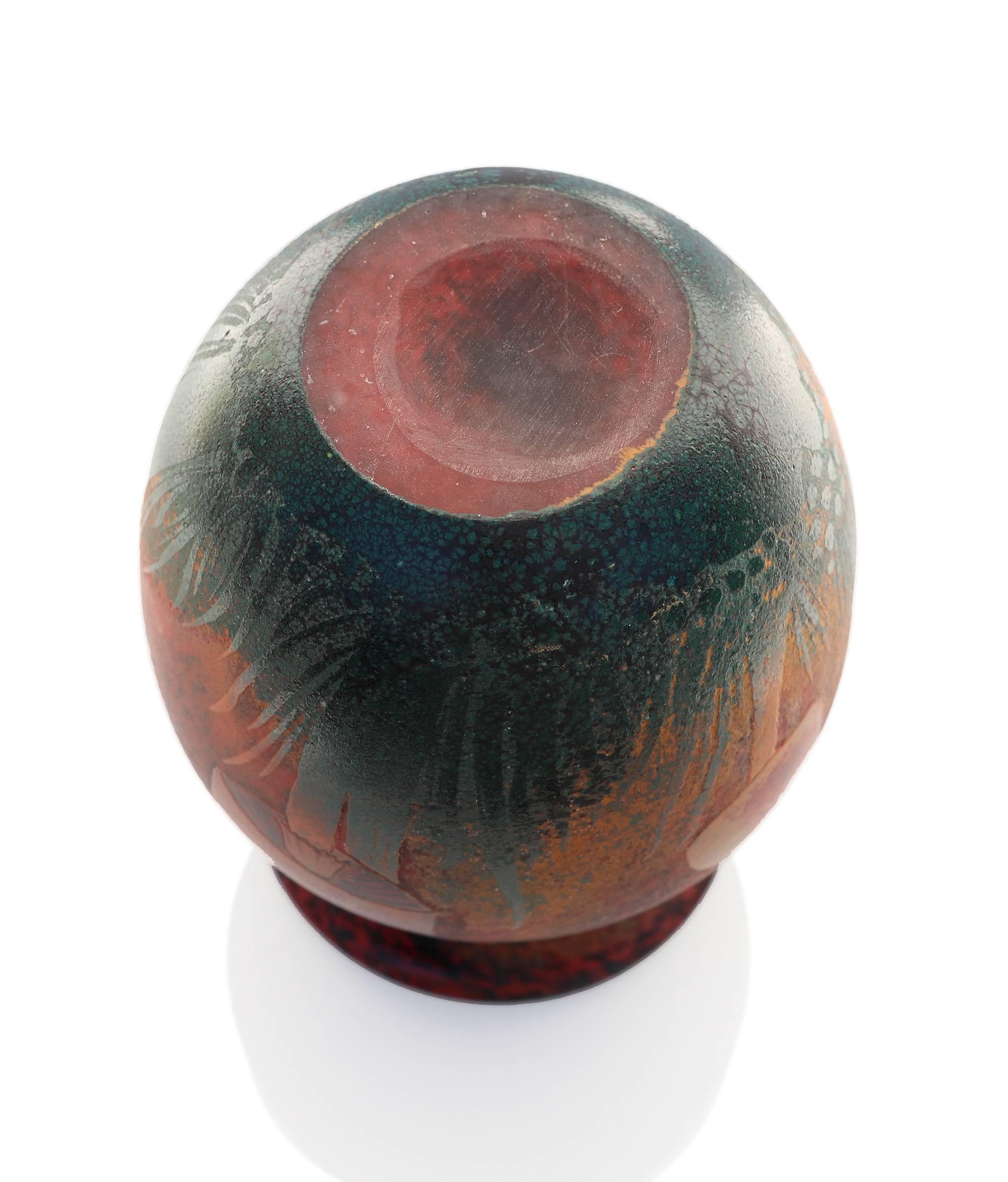 Verre brun Daum Nancy attribué à la France Vase champignon en verre camé Art Nouveau en vente