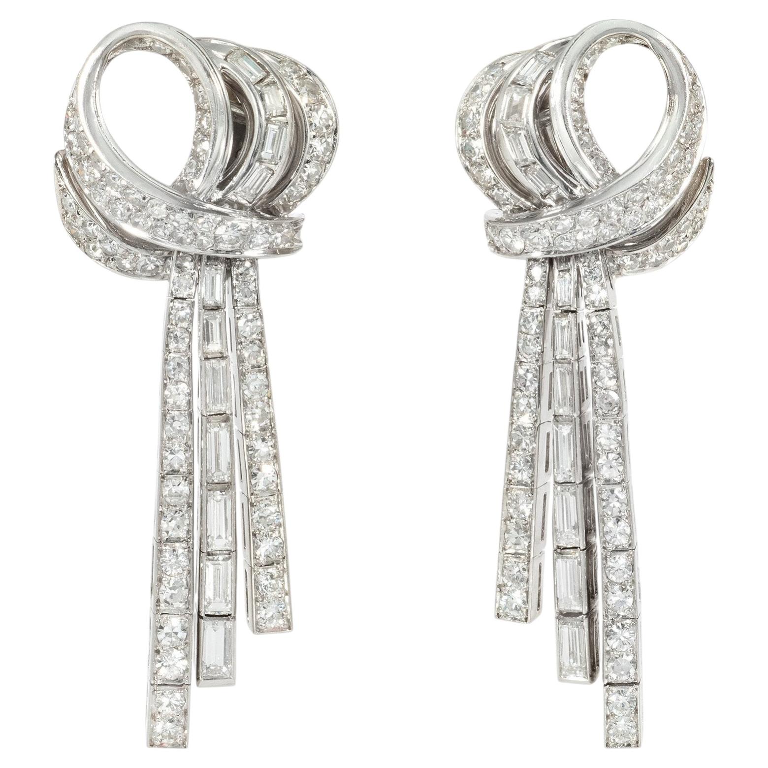 Orecchini francesi con anello a diamanti e nappina, da indossare sia di giorno che di sera