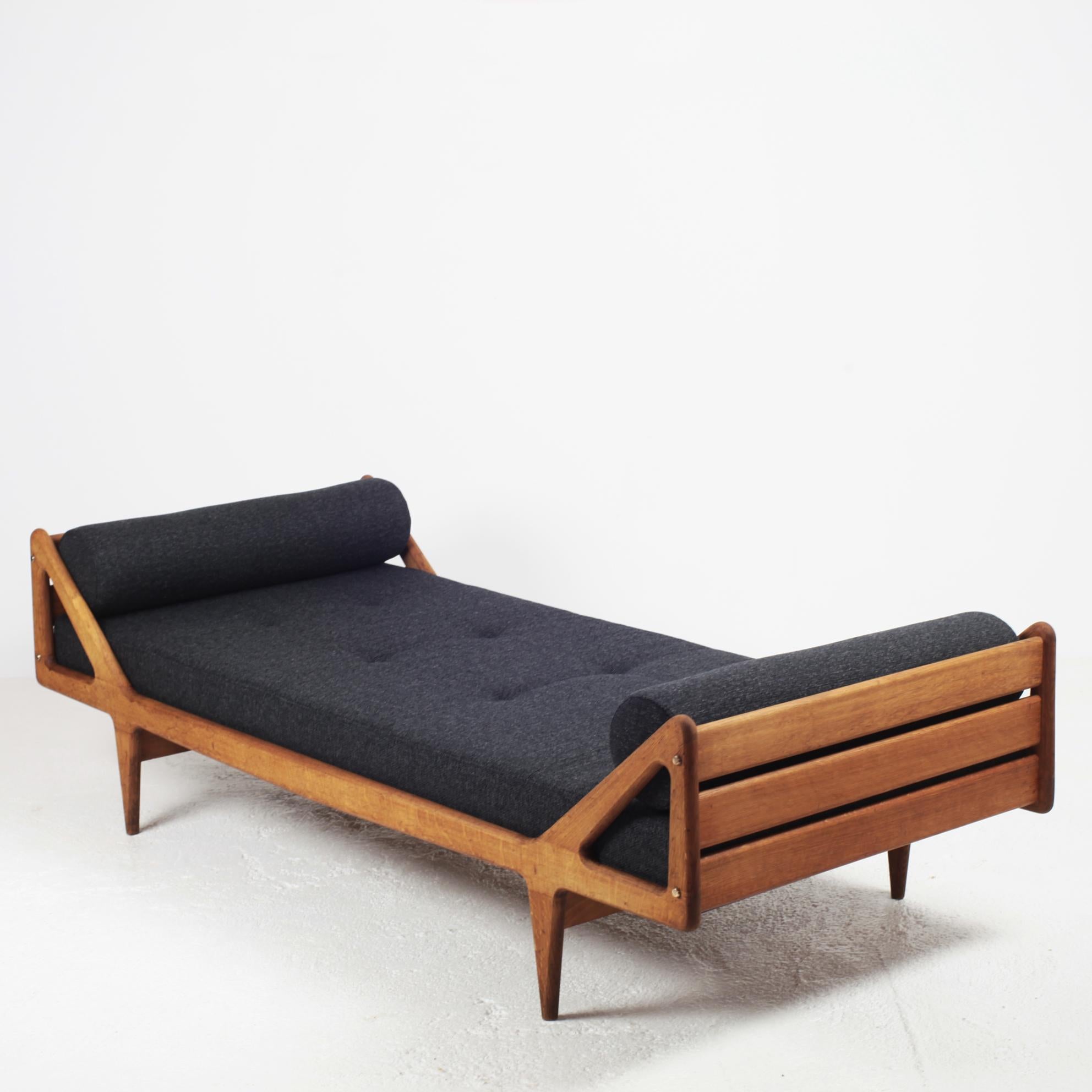 Französisches Daybed von Louis Paolozzi Eiche Messing Kvadrat:: 1950er Jahre 1