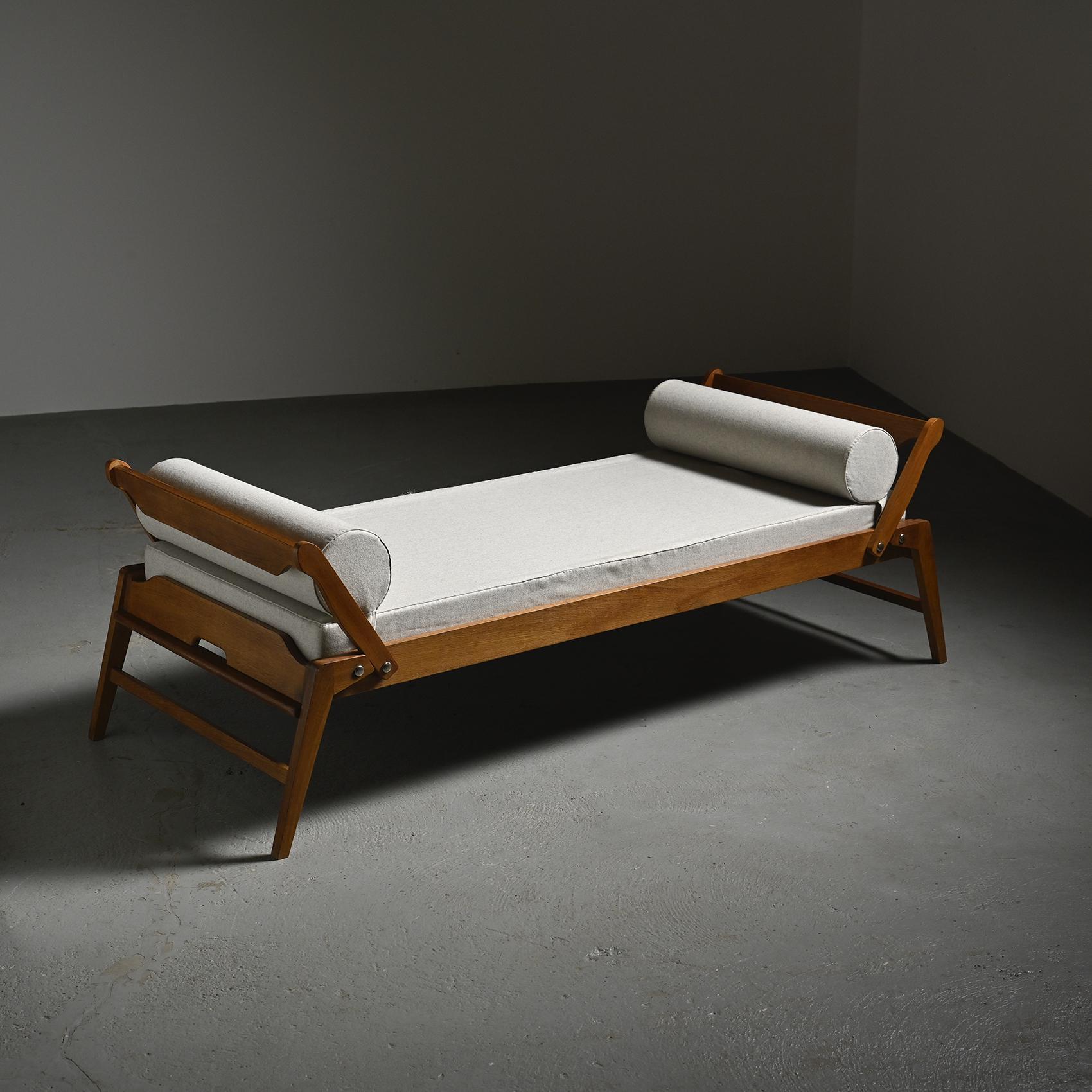 French Daybed by René Jean Caillette for Charron circa 1952 For Sale 10